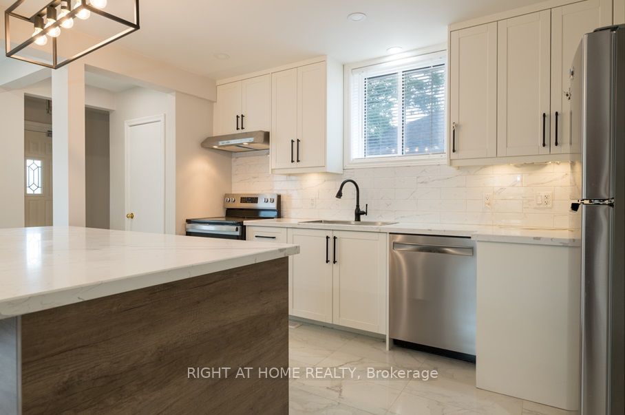 6 Bellvare Crescent Main House, Toronto, ON M1R 2M9 photo 3