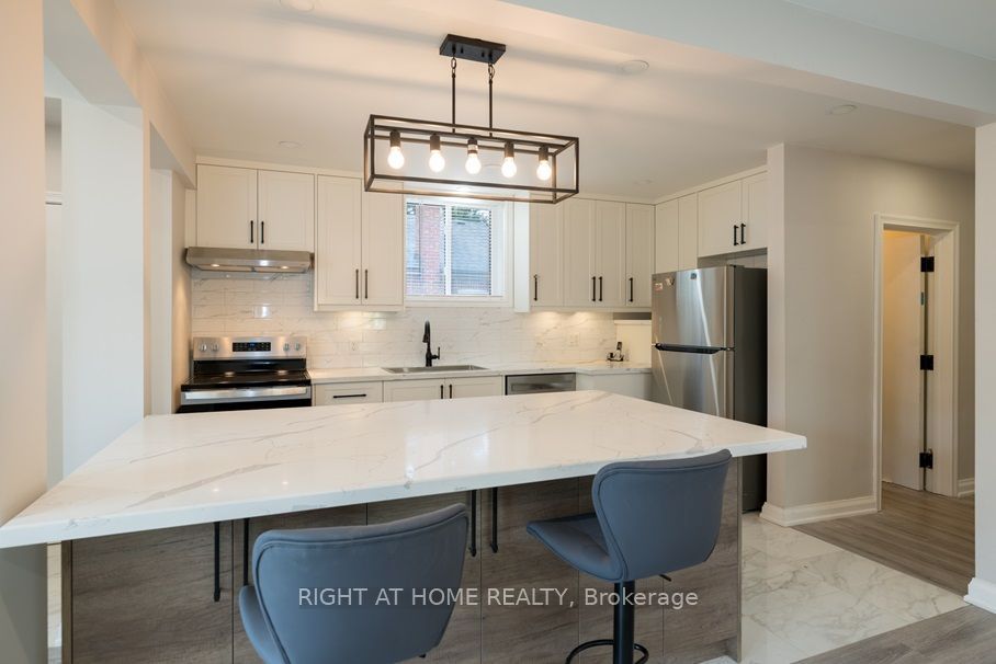 6 Bellvare Crescent Main House, Toronto, ON M1R 2M9 photo 4