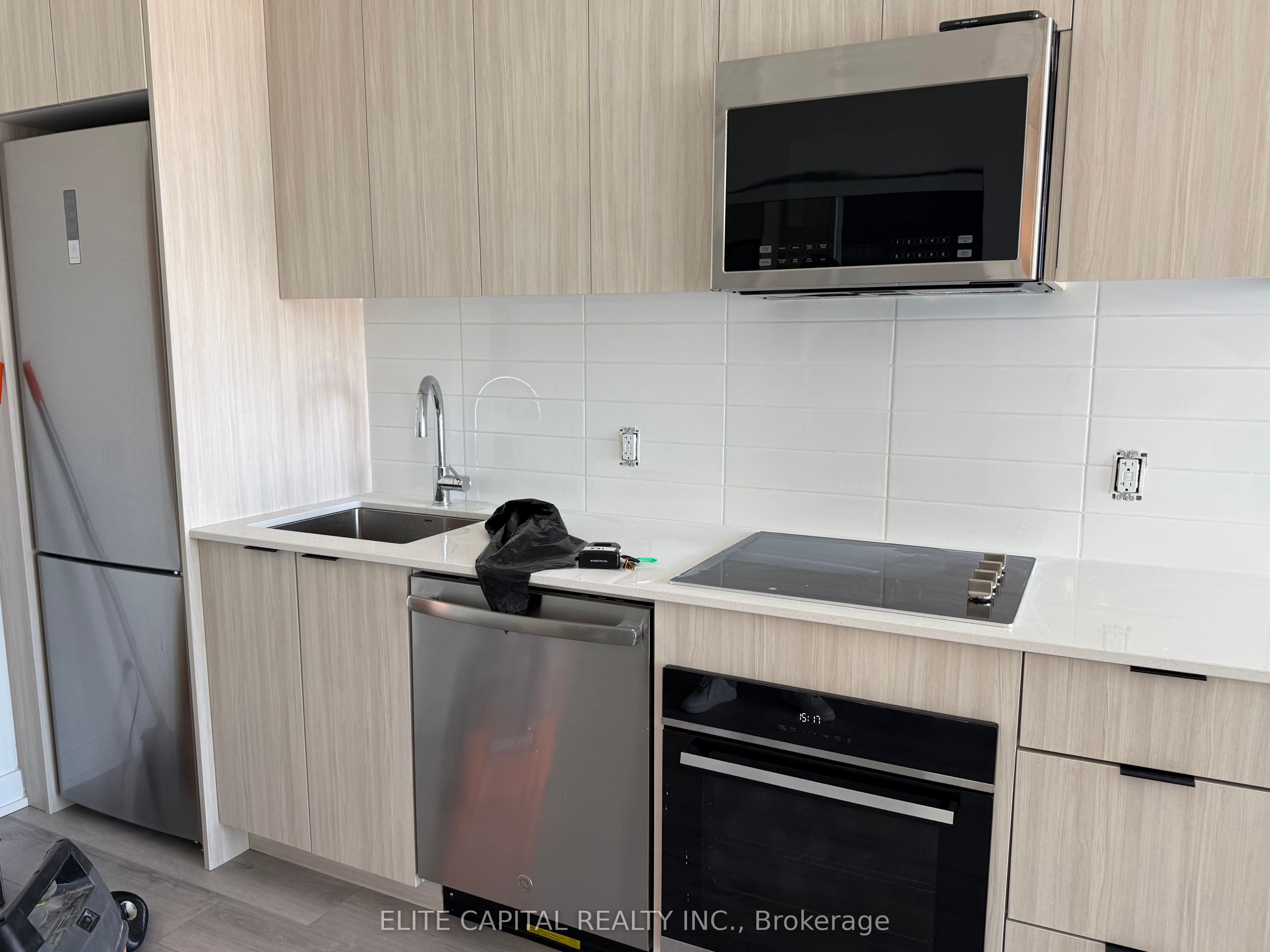 20 Deans Drive 521, Toronto, ON M1L 0J7 photo 2