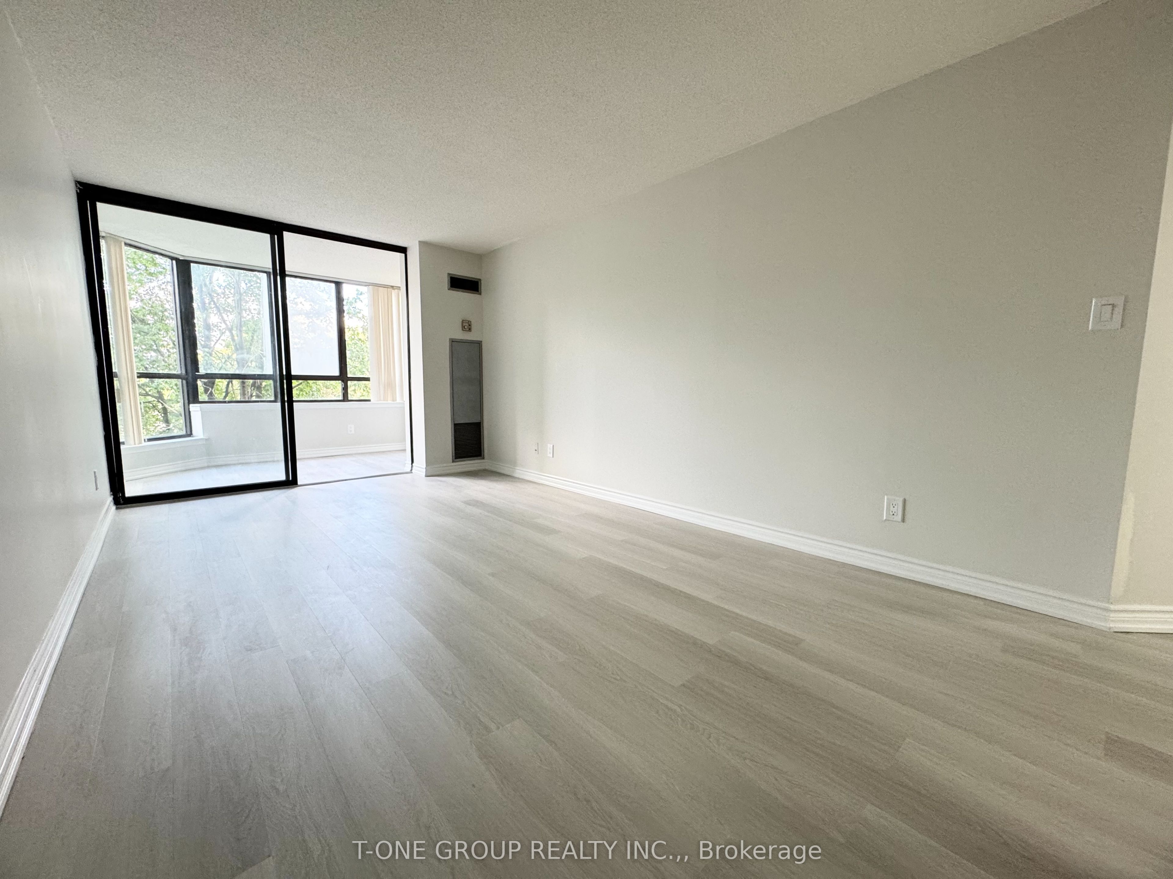 25 Bamburgh Circle 341, Toronto, ON M1W 3W2 photo 3