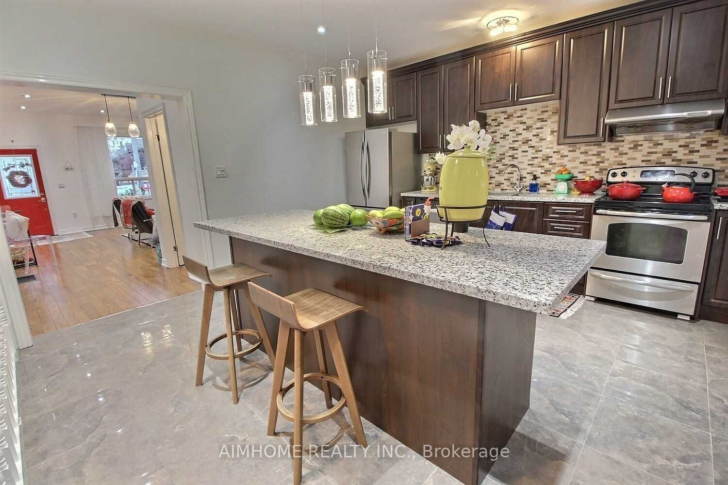 966 Dundas Street E, Toronto, ON M4M 1R5