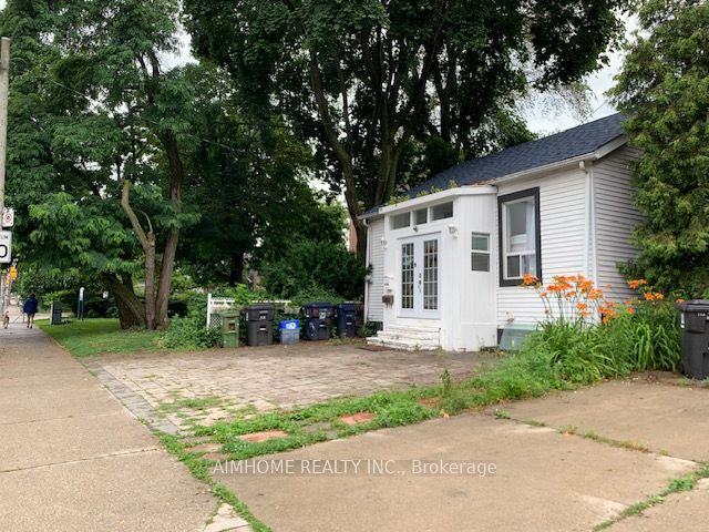 966 Dundas Street E, Toronto, ON M4M 1R5 photo 2