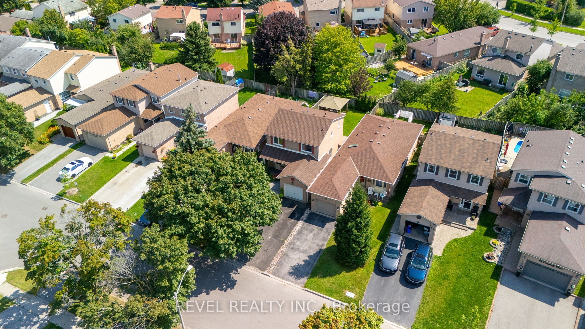 18 Longstaff Drive, Ajax, ON L1S 5J1 photo 2