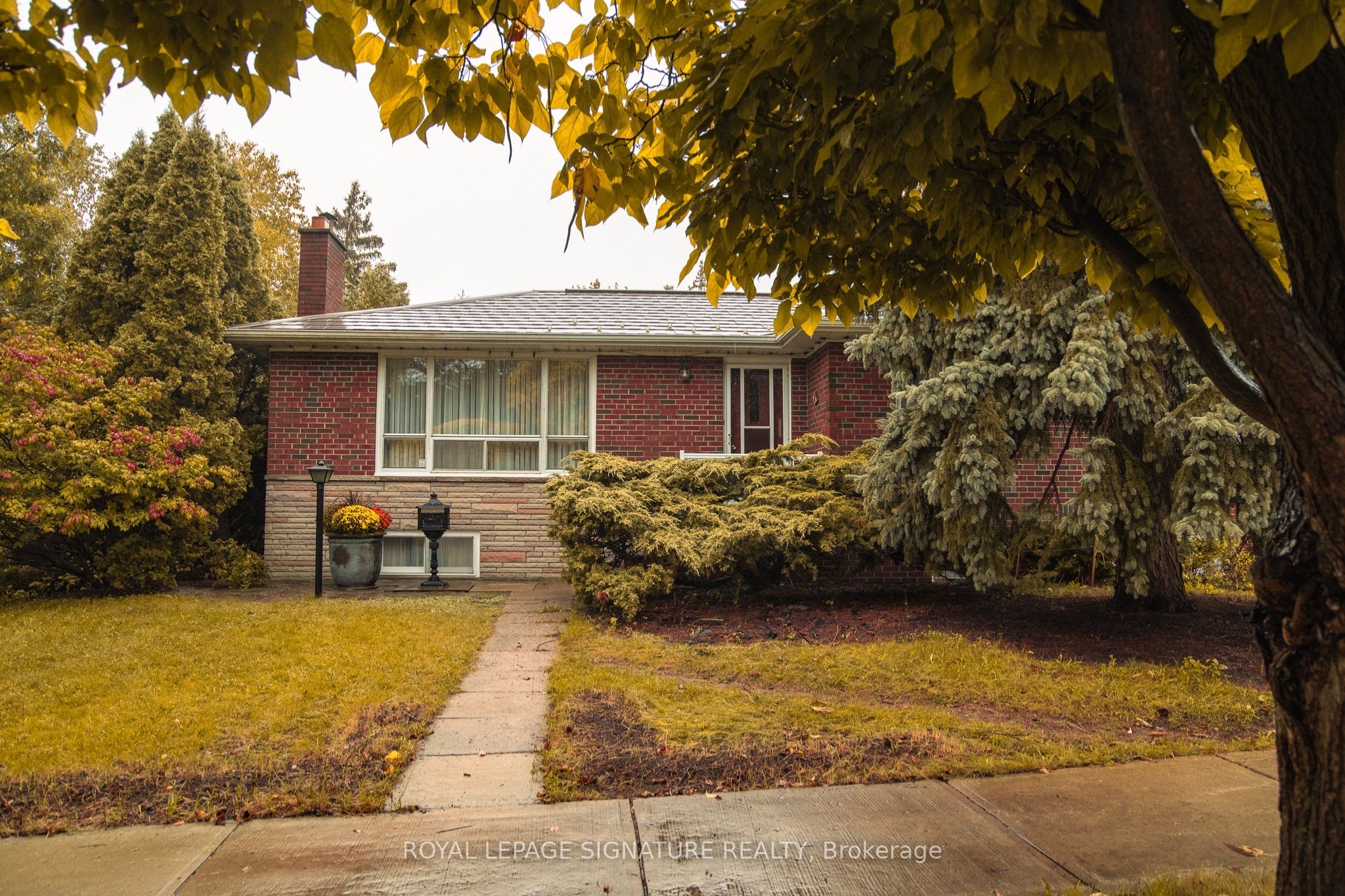 2 Brantwood Drive, Toronto, ON M1H 2G6