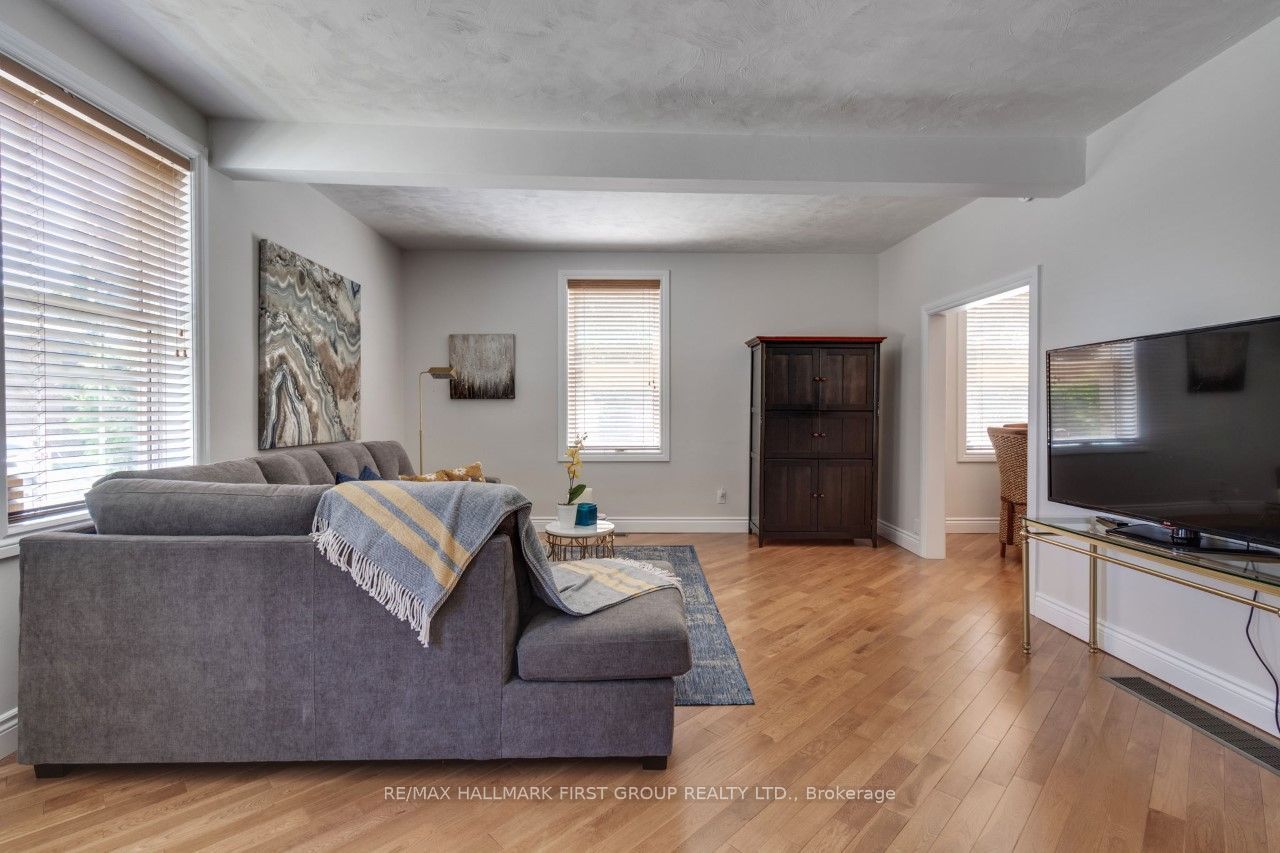 26 Whiting Avenue, Oshawa, ON L1H 3T3 photo 4