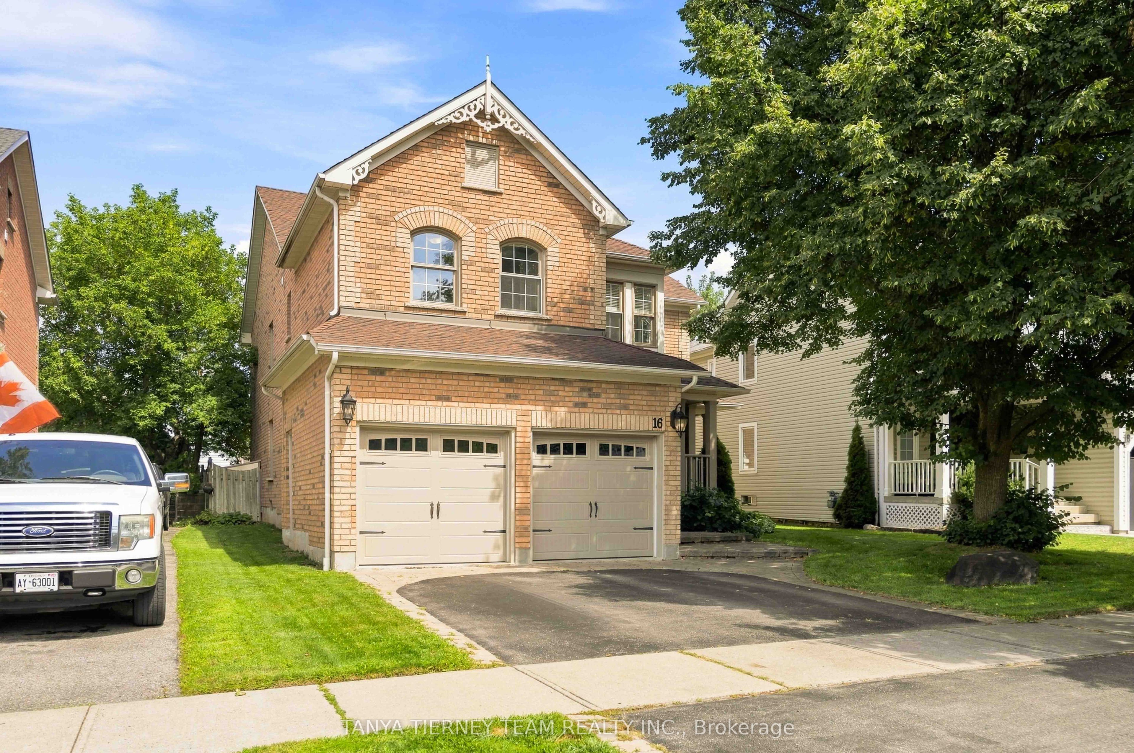 16 Waring Avenue, Whitby, ON L1M 1G4