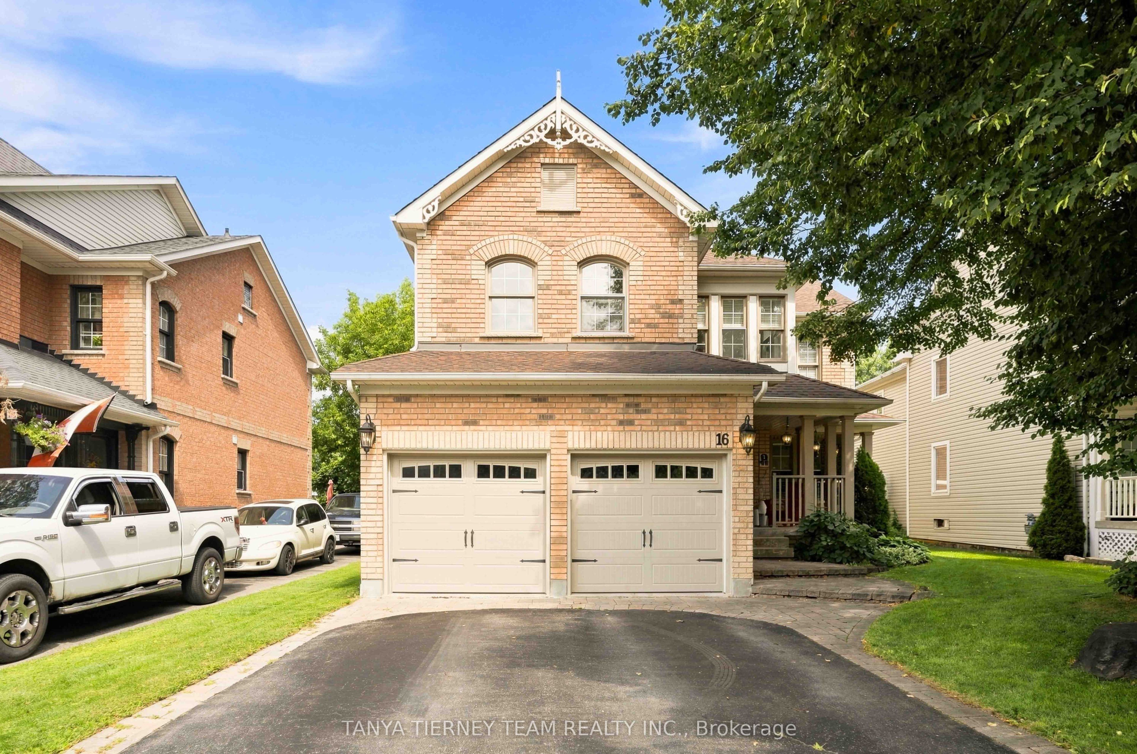 16 Waring Avenue, Whitby, ON L1M 1G4 photo 2