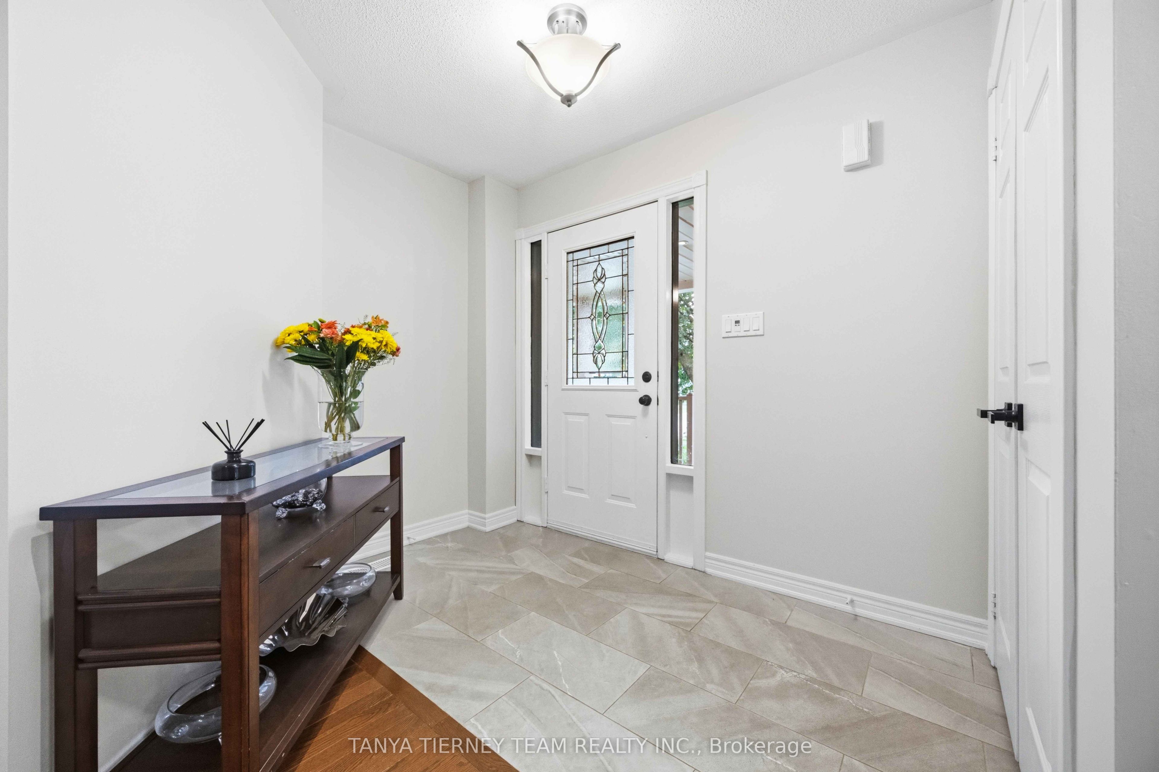16 Waring Avenue, Whitby, ON L1M 1G4 photo 5