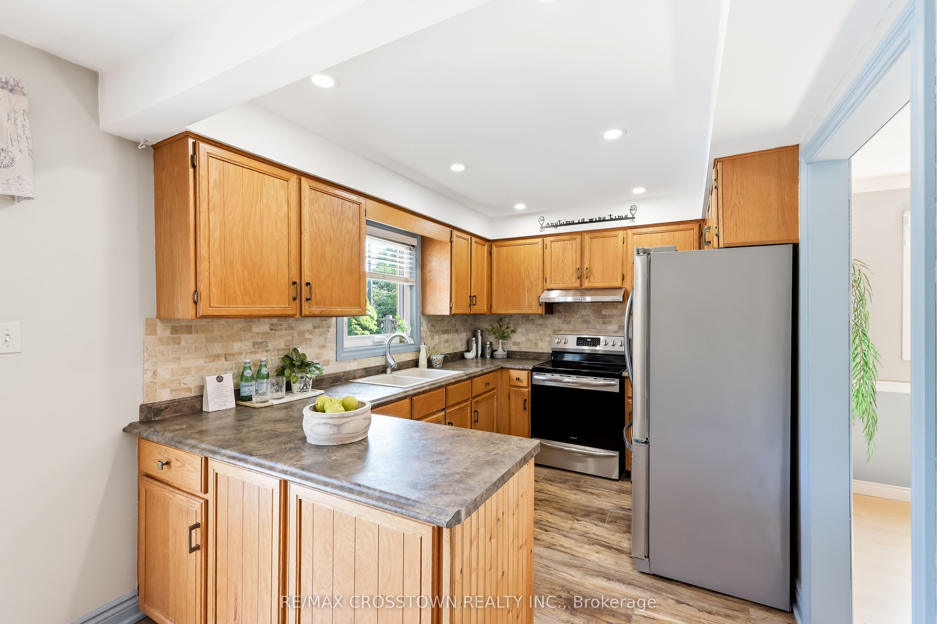 4 Martinet Street, Whitby, ON L1N 8K8 photo 2