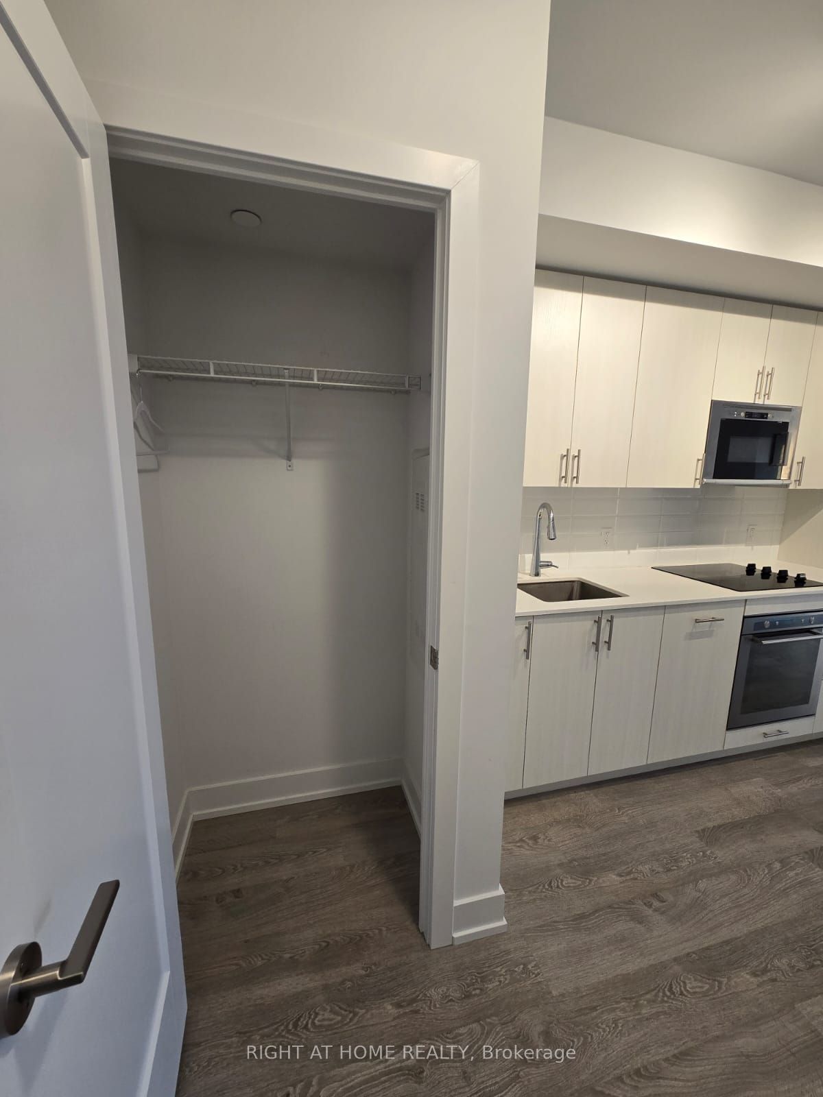 2550 Simcoe Street N Unit306, Oshawa, ON L1L 0P8 photo 2