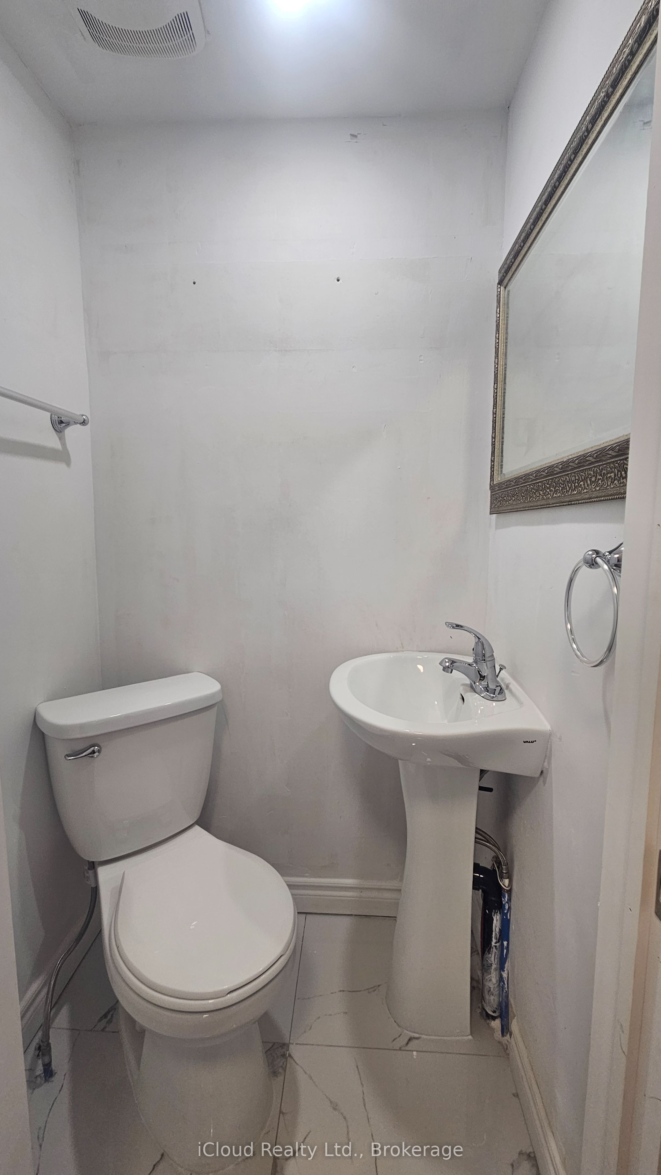 32 Frey Crescent MAIN, Toronto, ON M1R 2C6 photo 3