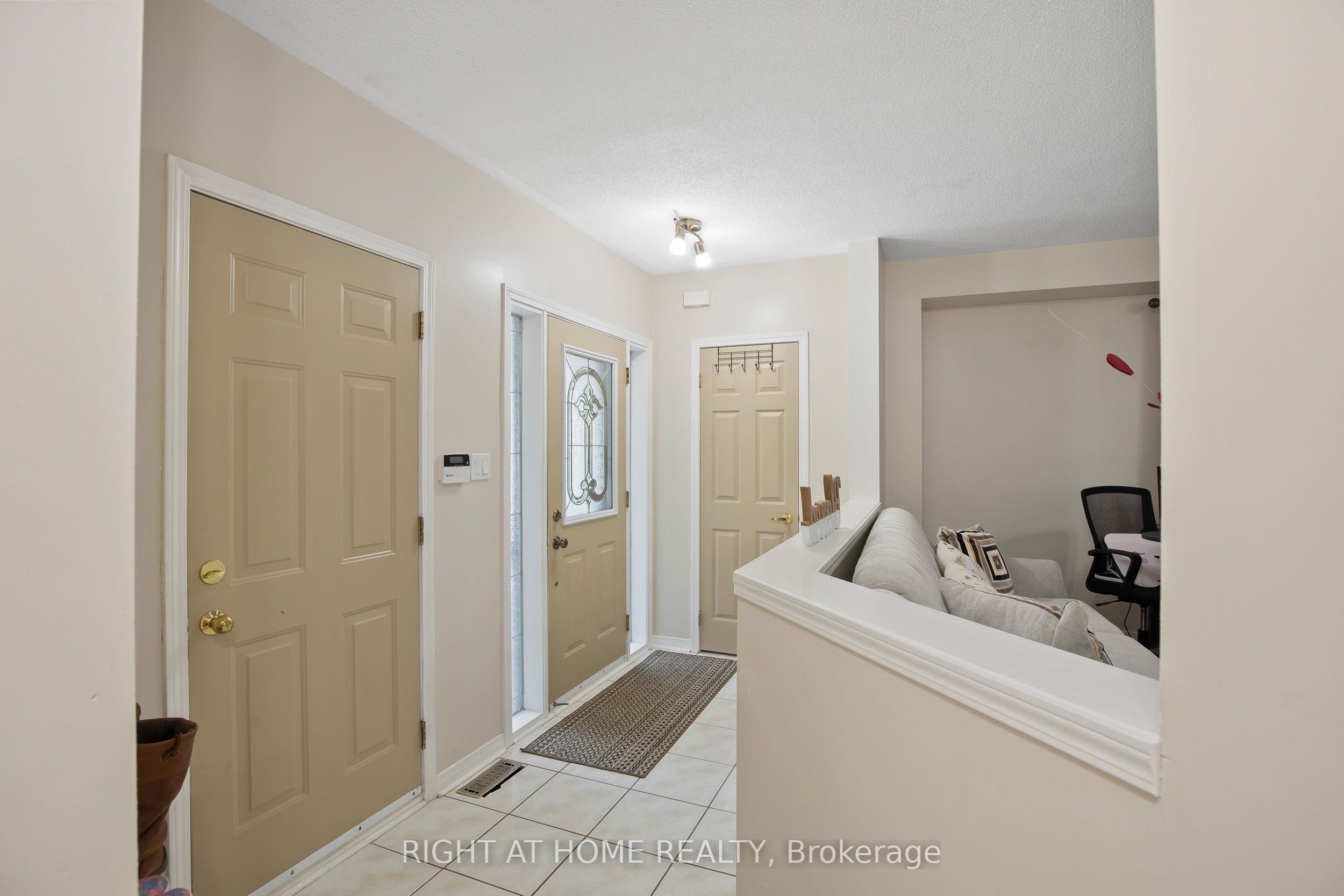 71 Hutton Place, Clarington, ON L1C 5H5 photo 2