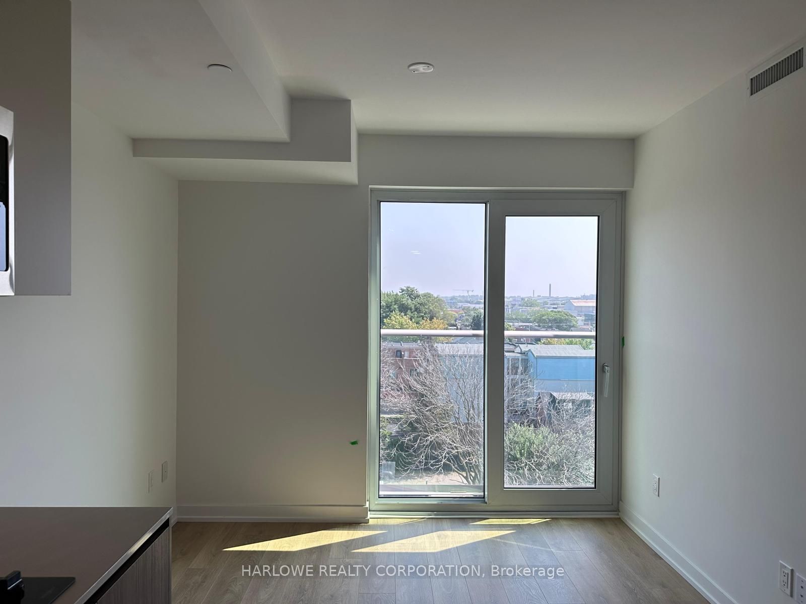 150 Logan Avenue 731, Toronto, ON M4M 0E4 photo 2