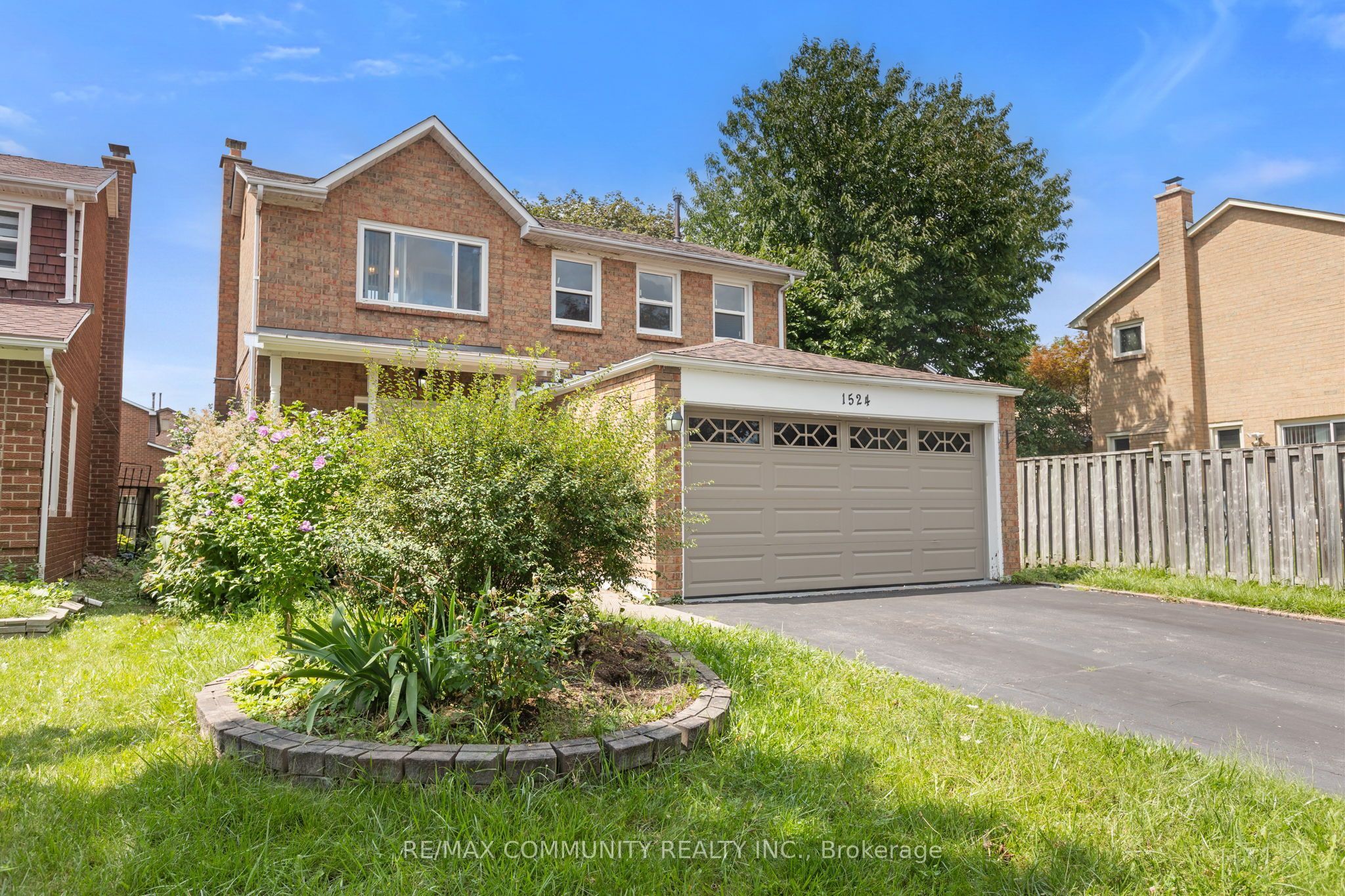 1524 Amberlea Road S, Pickering, ON L1V 4T7 photo 2
