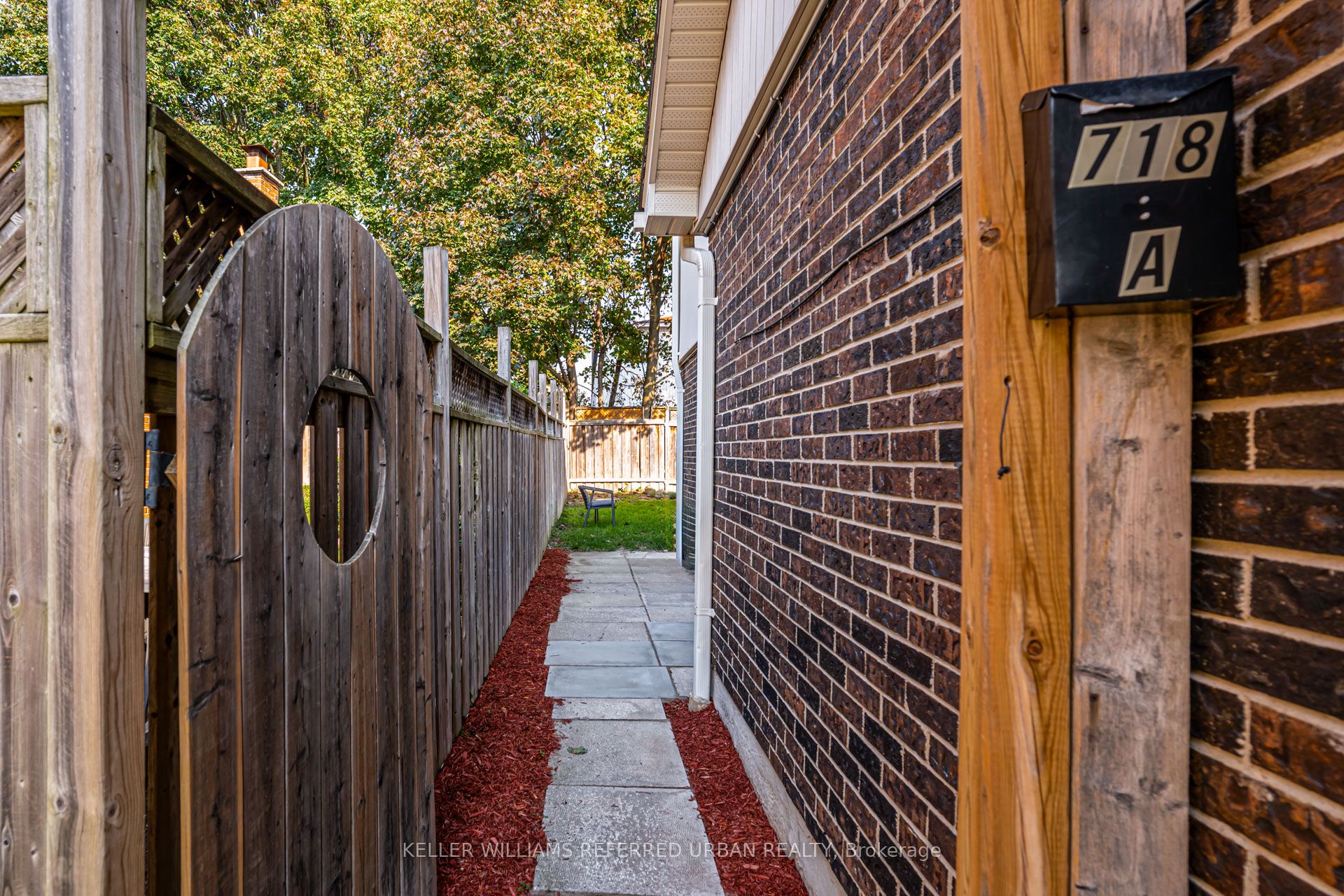 718 Edgewood Road S, Pickering, ON L1V 2Z6