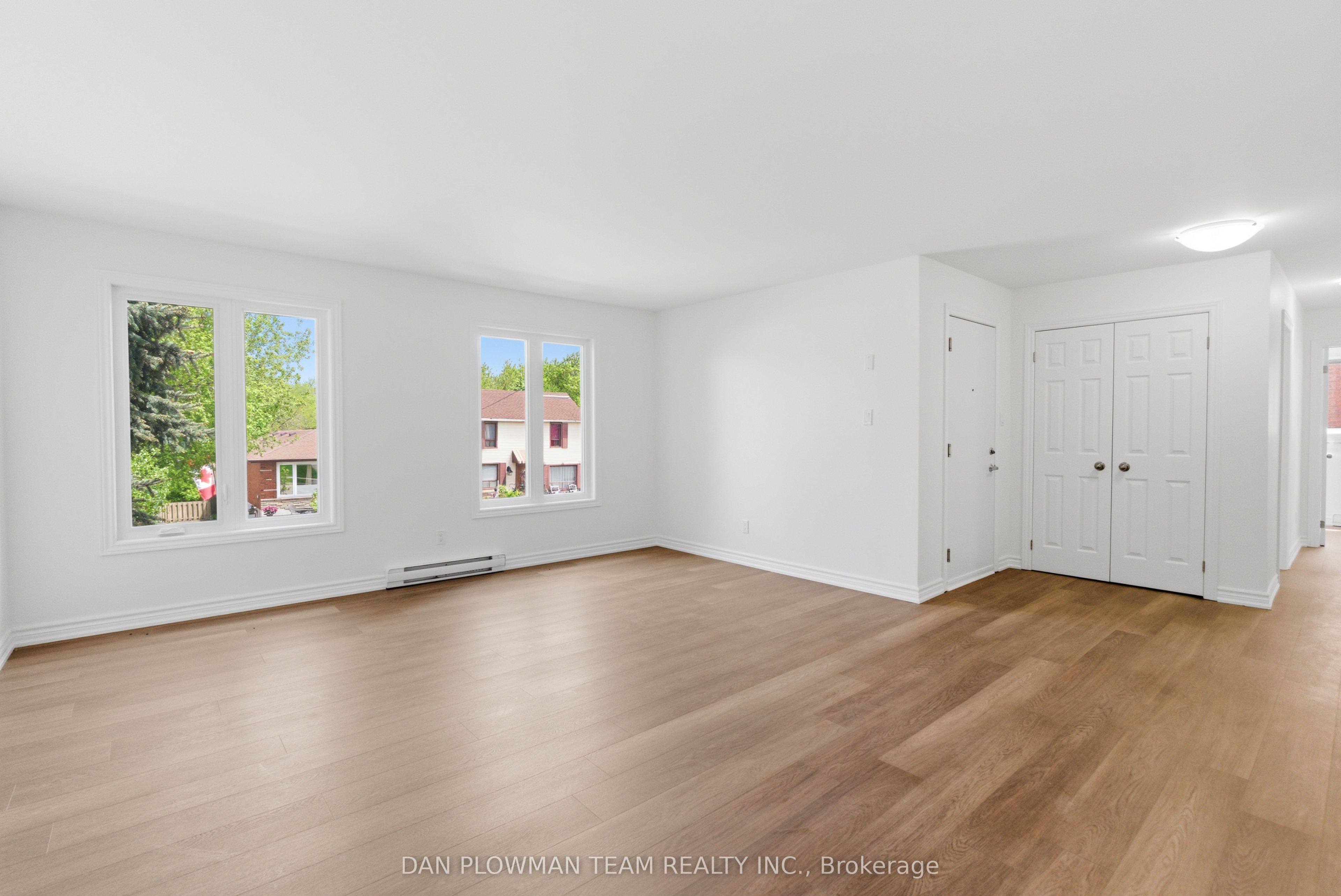 176 Nassau Street 1, Oshawa, ON L1J 4A5