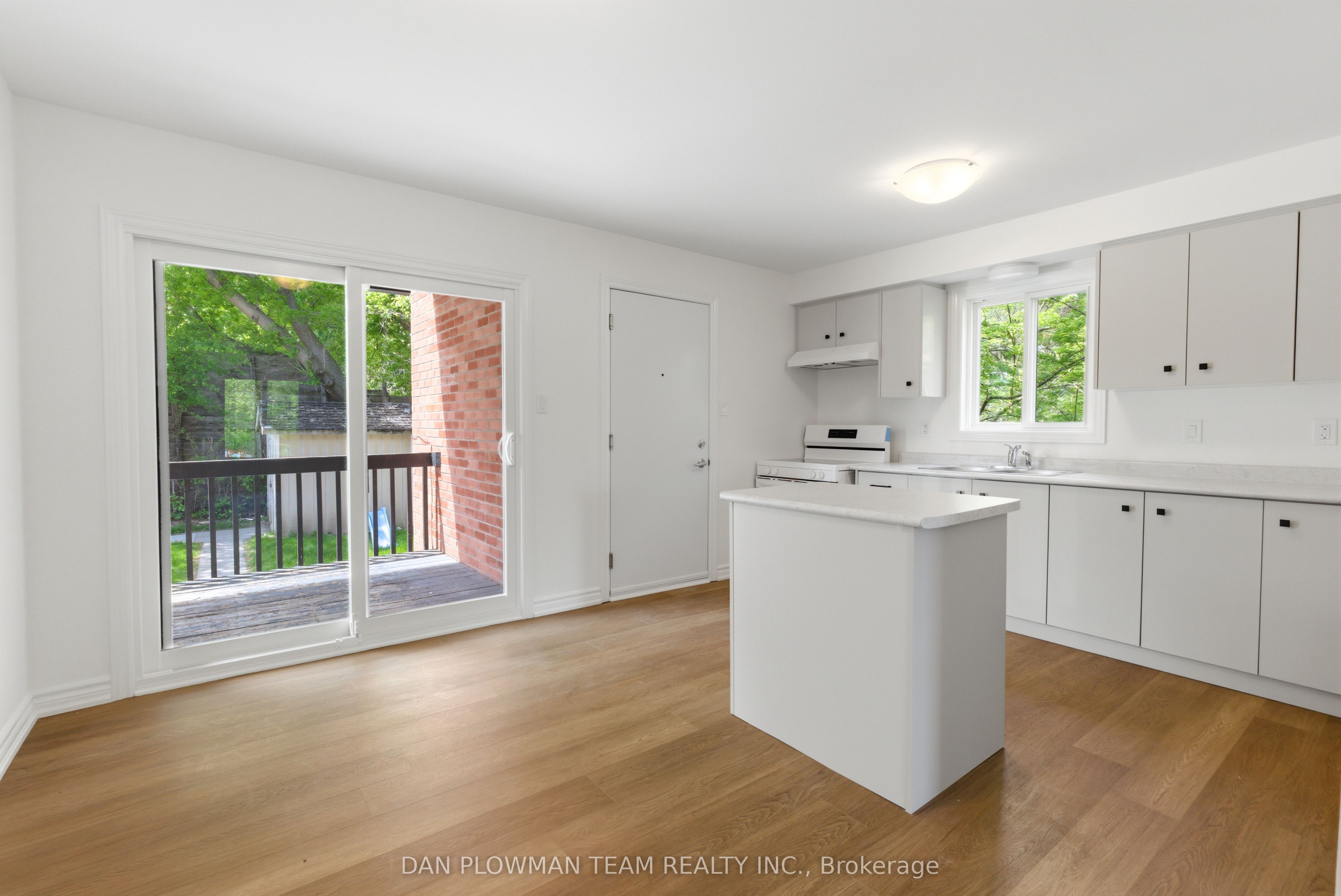 176 Nassau Street 1, Oshawa, ON L1J 4A5 photo 4