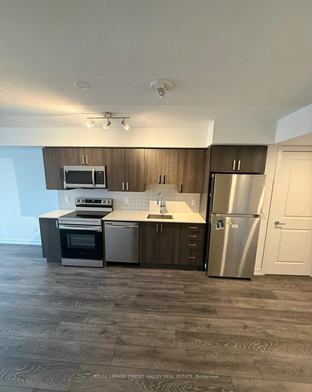 1455 Celebration Drive 2401, Pickering, ON L1W 0C3 photo 5