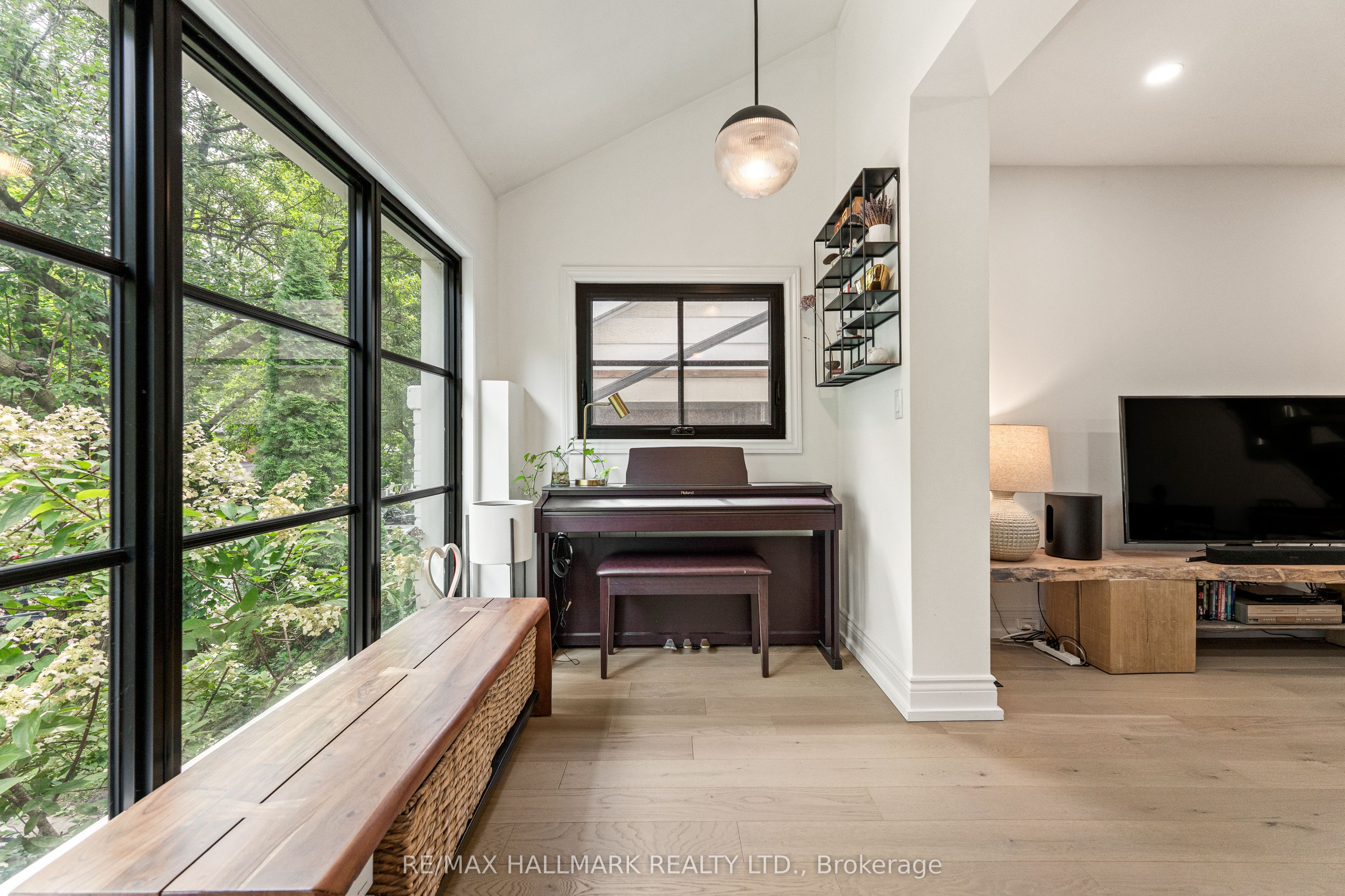 324 Kenilworth Avenue, Toronto, ON M4L 3S8 photo 4