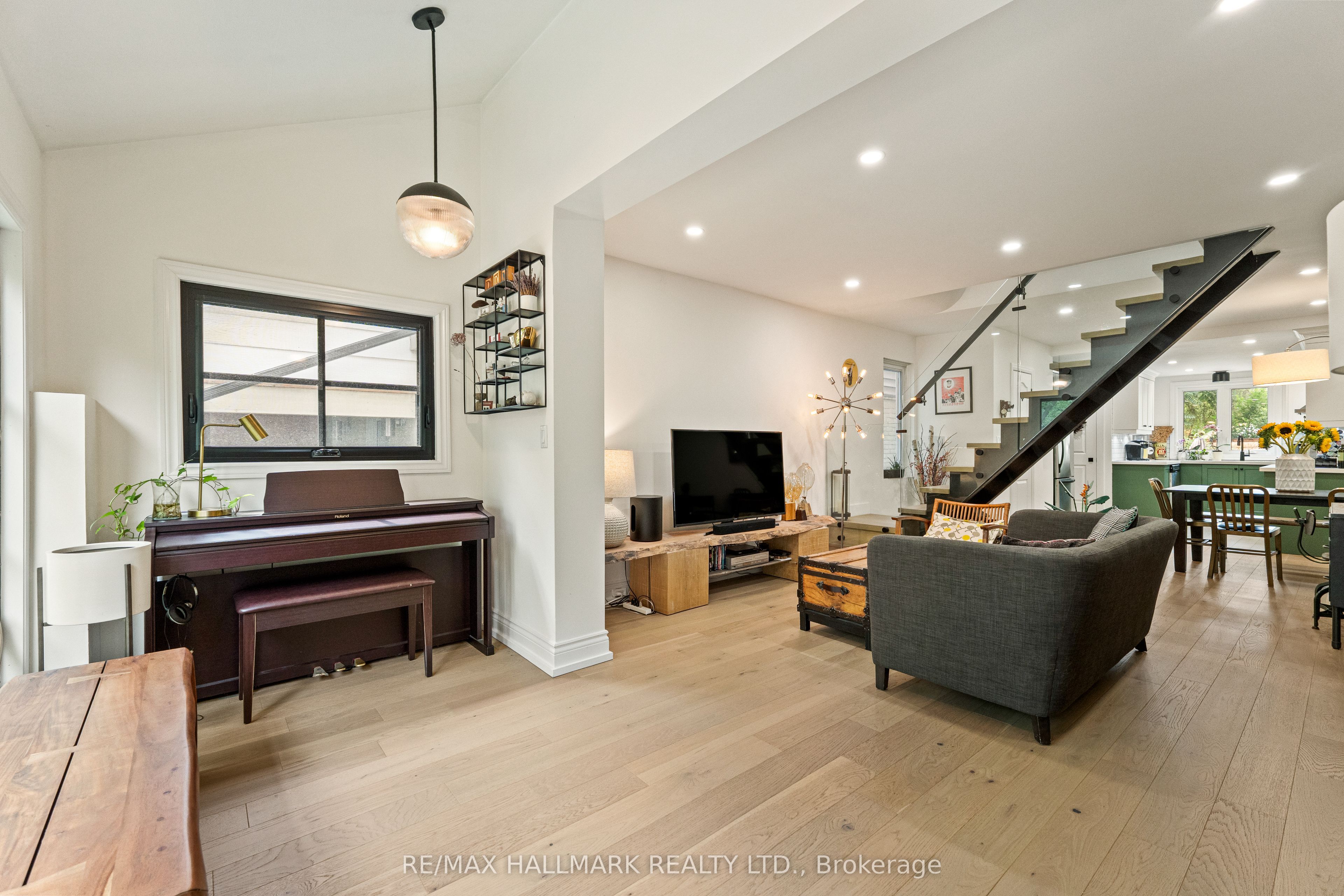 324 Kenilworth Avenue, Toronto, ON M4L 3S8 photo 5