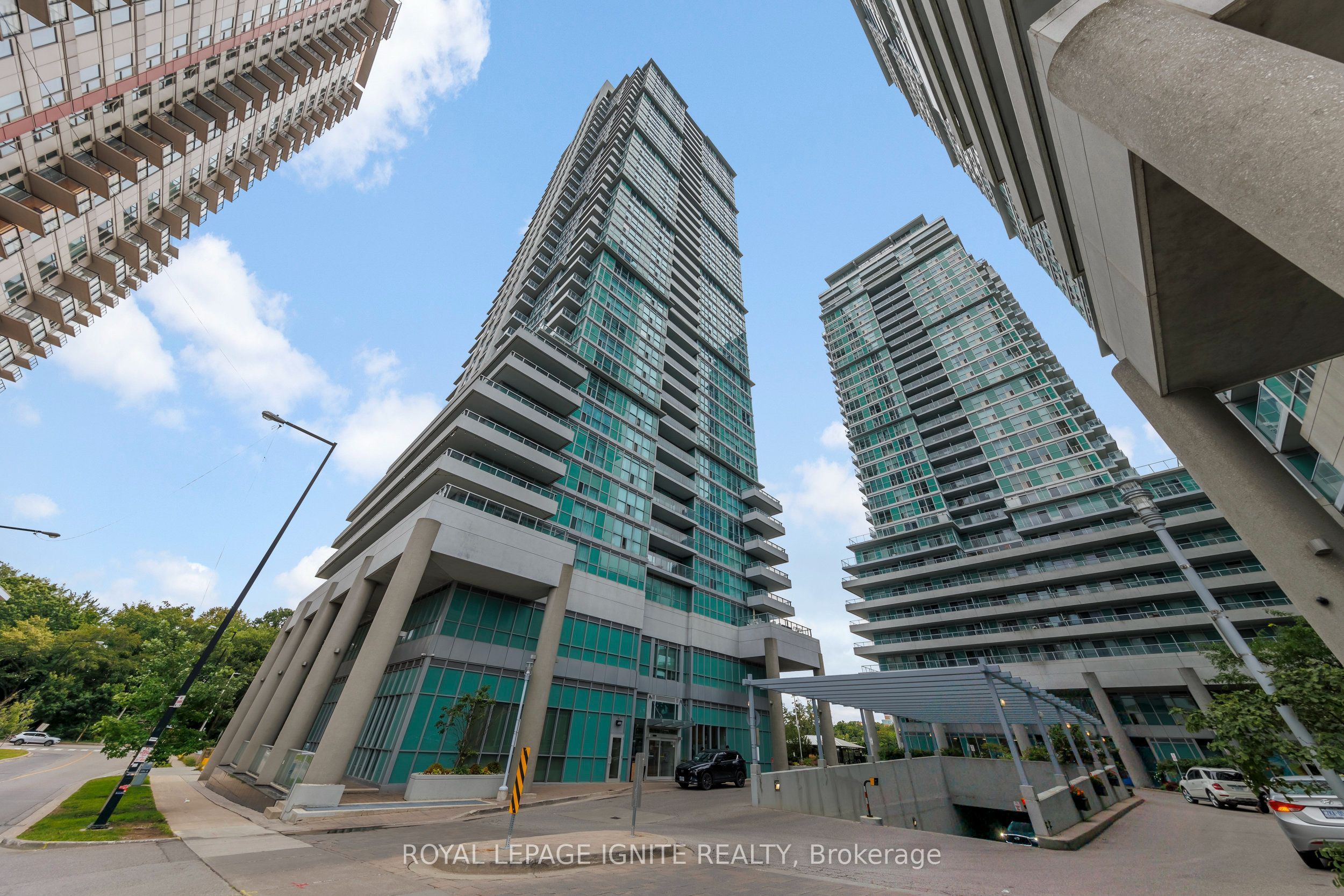 50 Town Centre Court PH04, Toronto, ON M1P 0A9