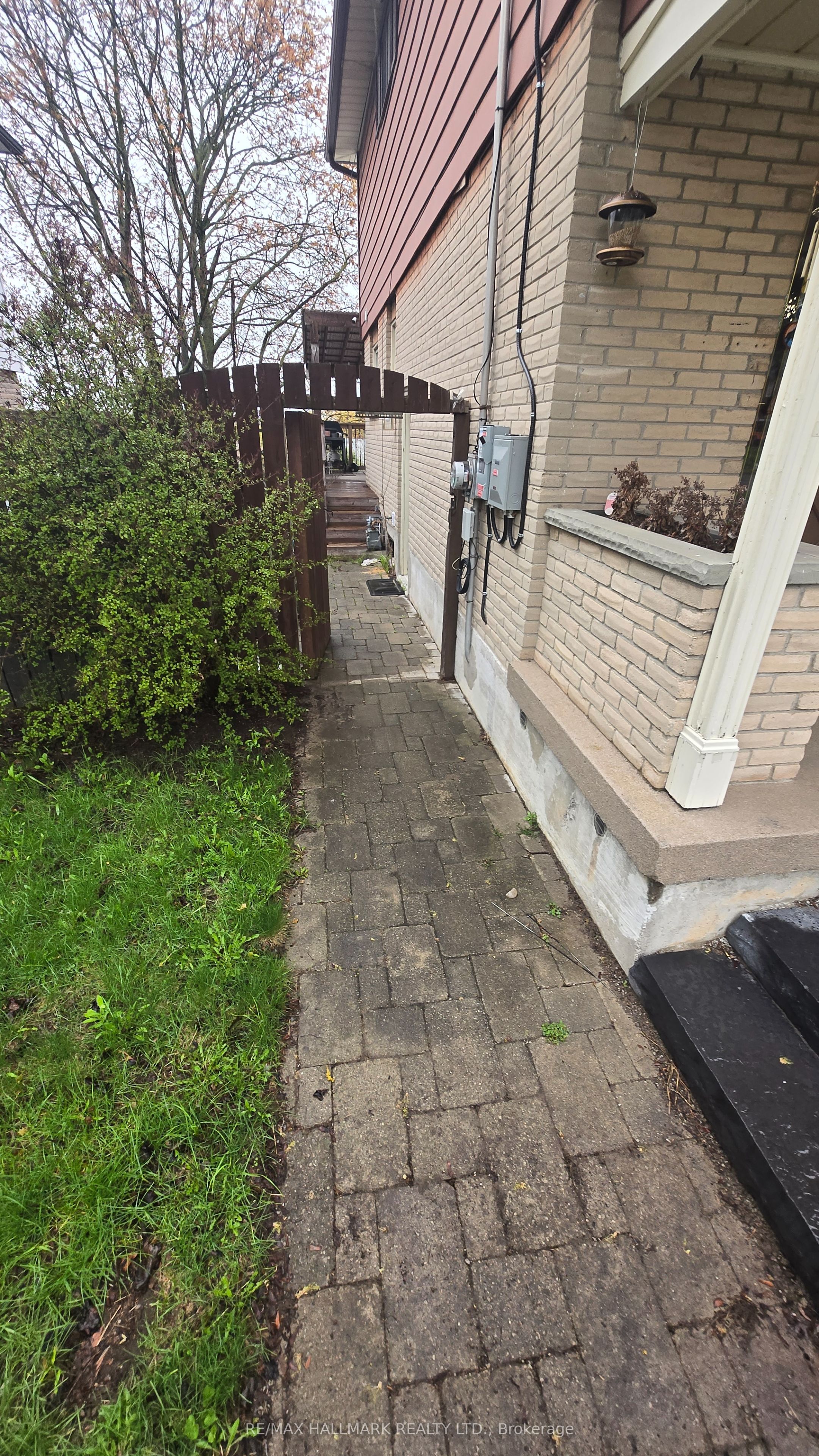 106 Springdale Crescent Lower Level, Oshawa, ON L1H 7C1 photo 4