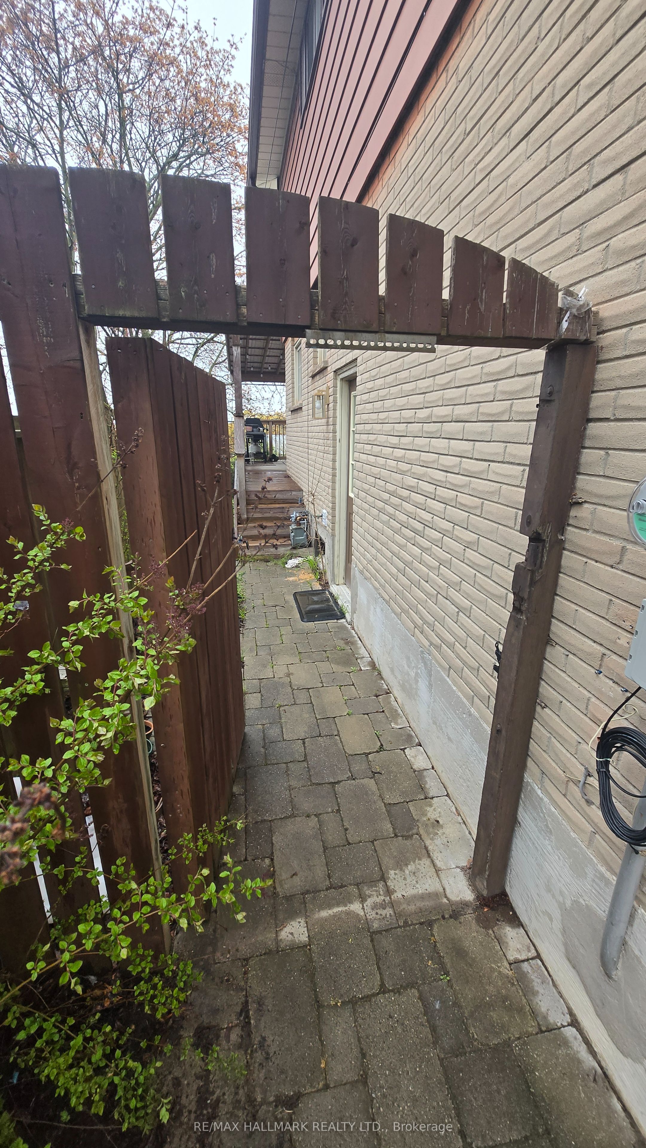106 Springdale Crescent Lower Level, Oshawa, ON L1H 7C1 photo 5