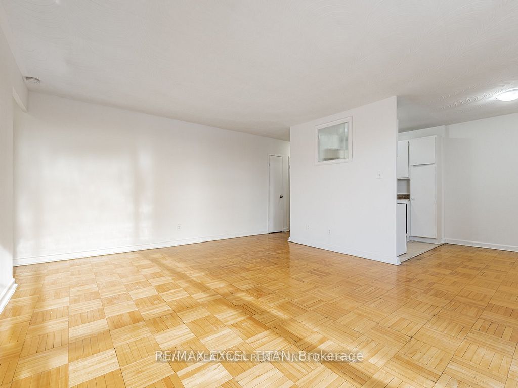 165 Cosburn Avenue 211, Toronto, ON M4J 2L3 photo 5