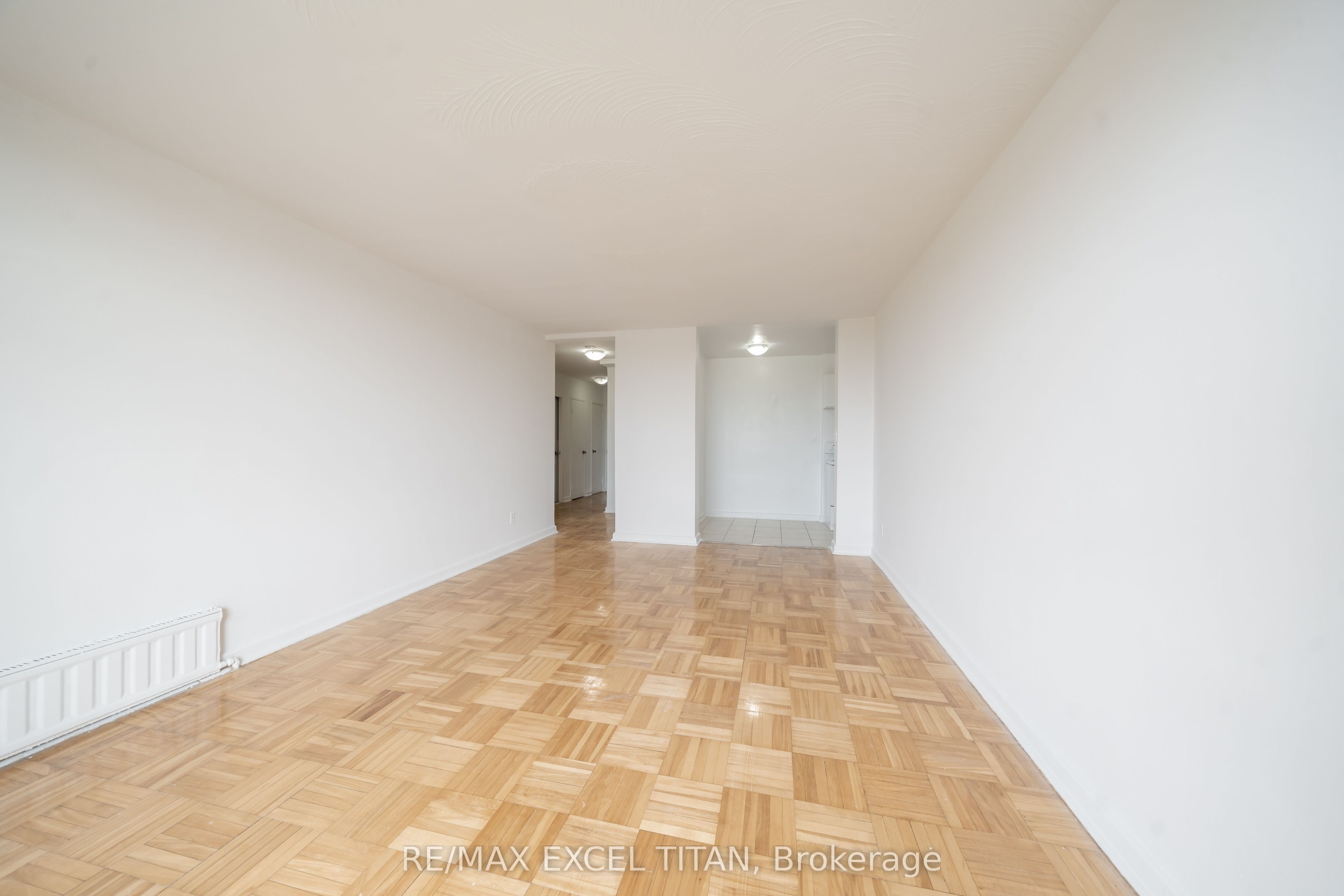 165 Cosburn Avenue 307, Toronto, ON M4J 2L3 photo 4