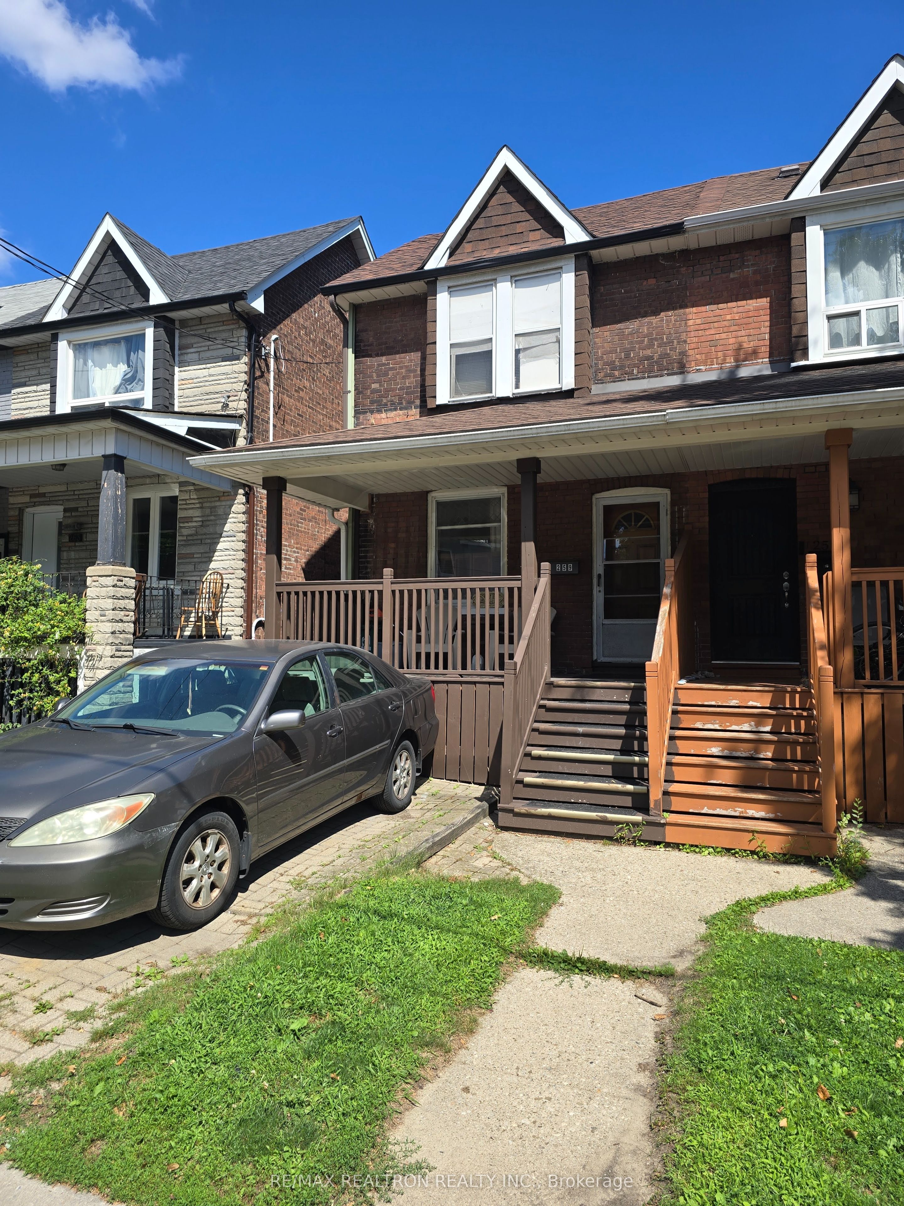 259 Woodbine Avenue, Toronto, ON M4L 3P3