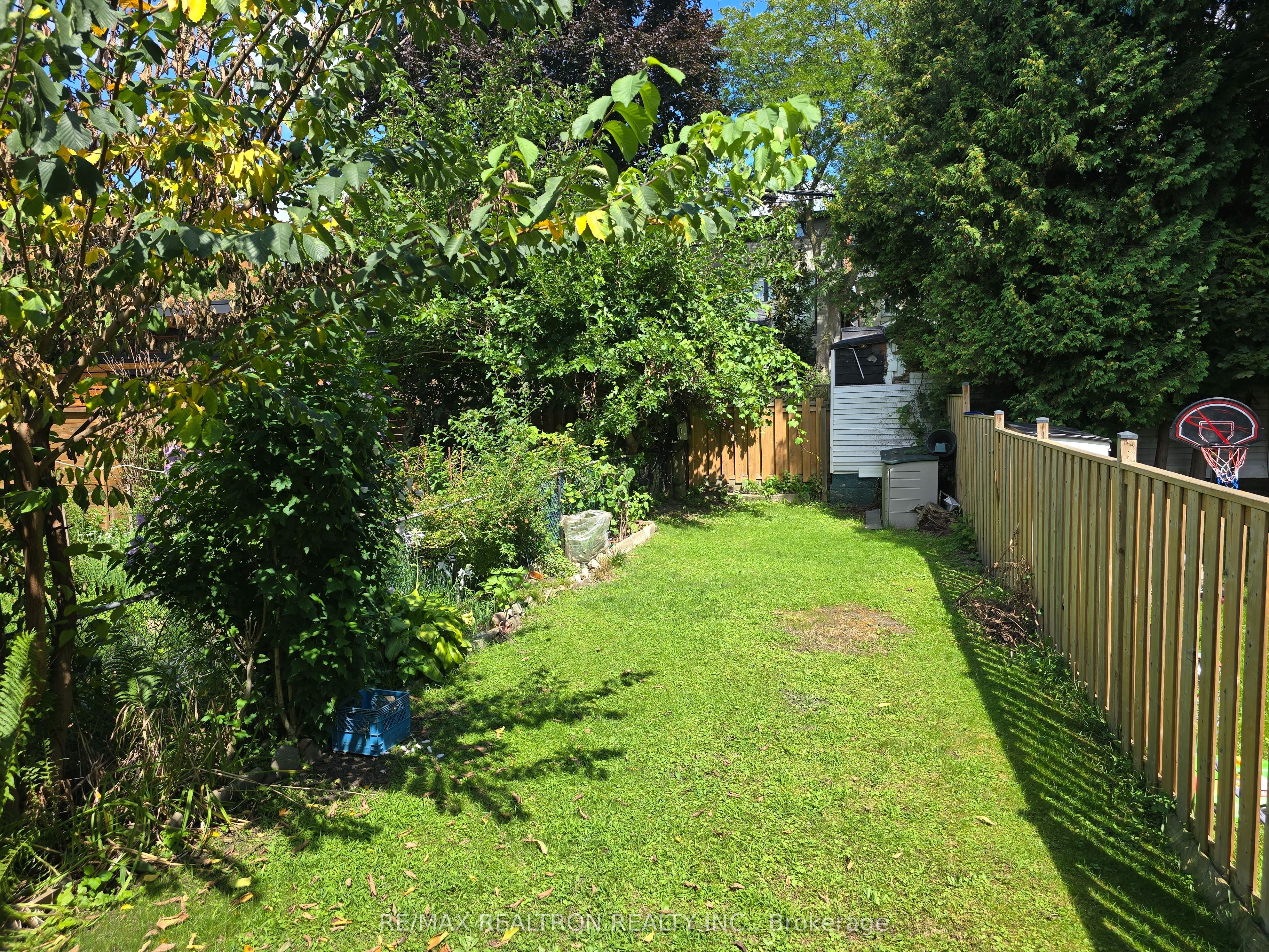 259 Woodbine Avenue, Toronto, ON M4L 3P3 photo 2
