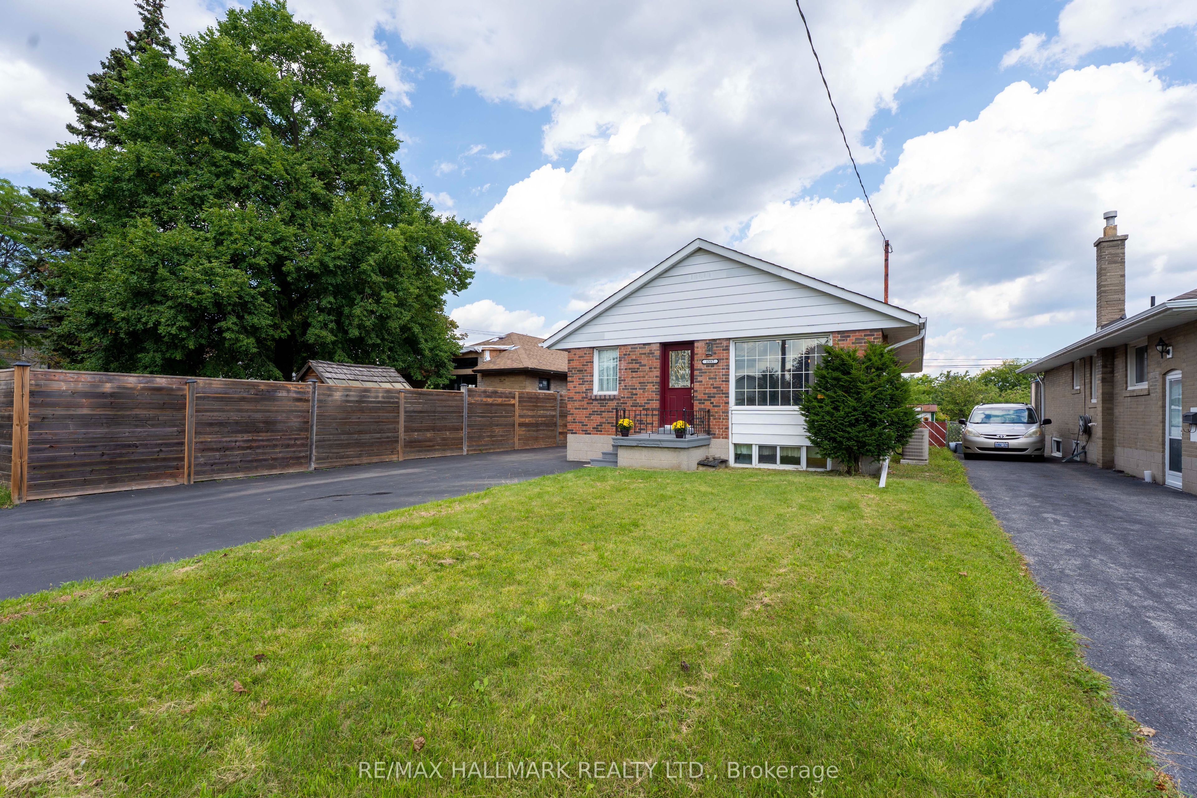 1557 Pharmacy Avenue, Toronto, ON M1R 2K4