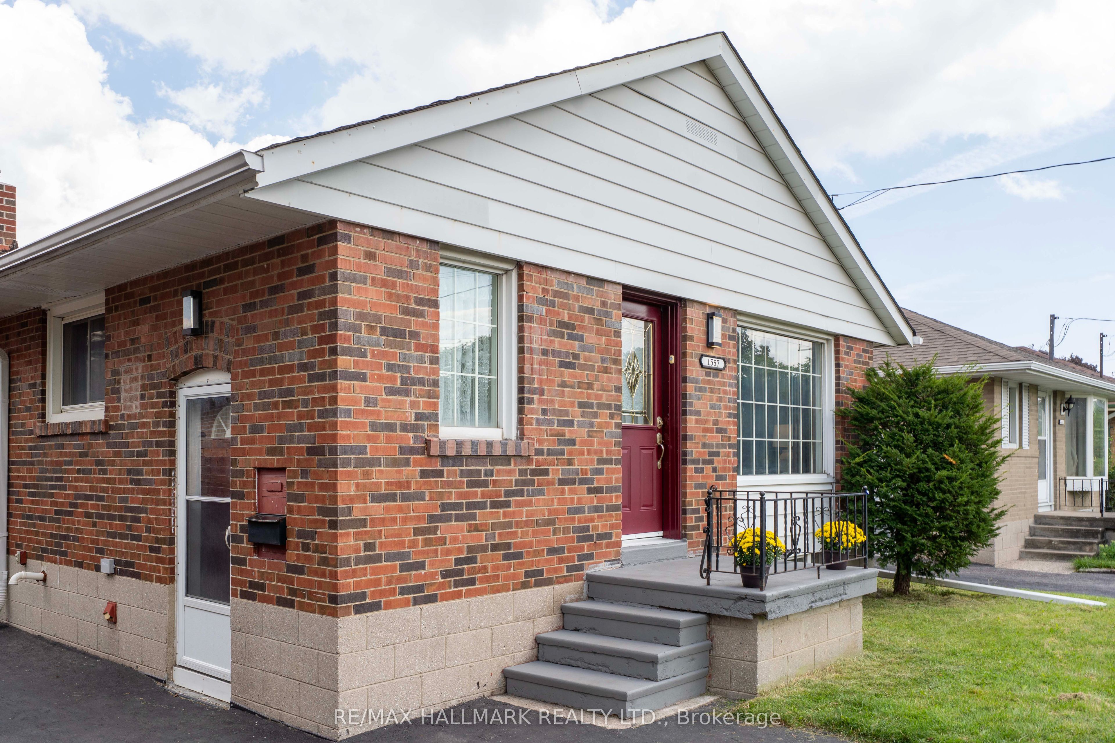 1557 Pharmacy Avenue, Toronto, ON M1R 2K4 photo 3
