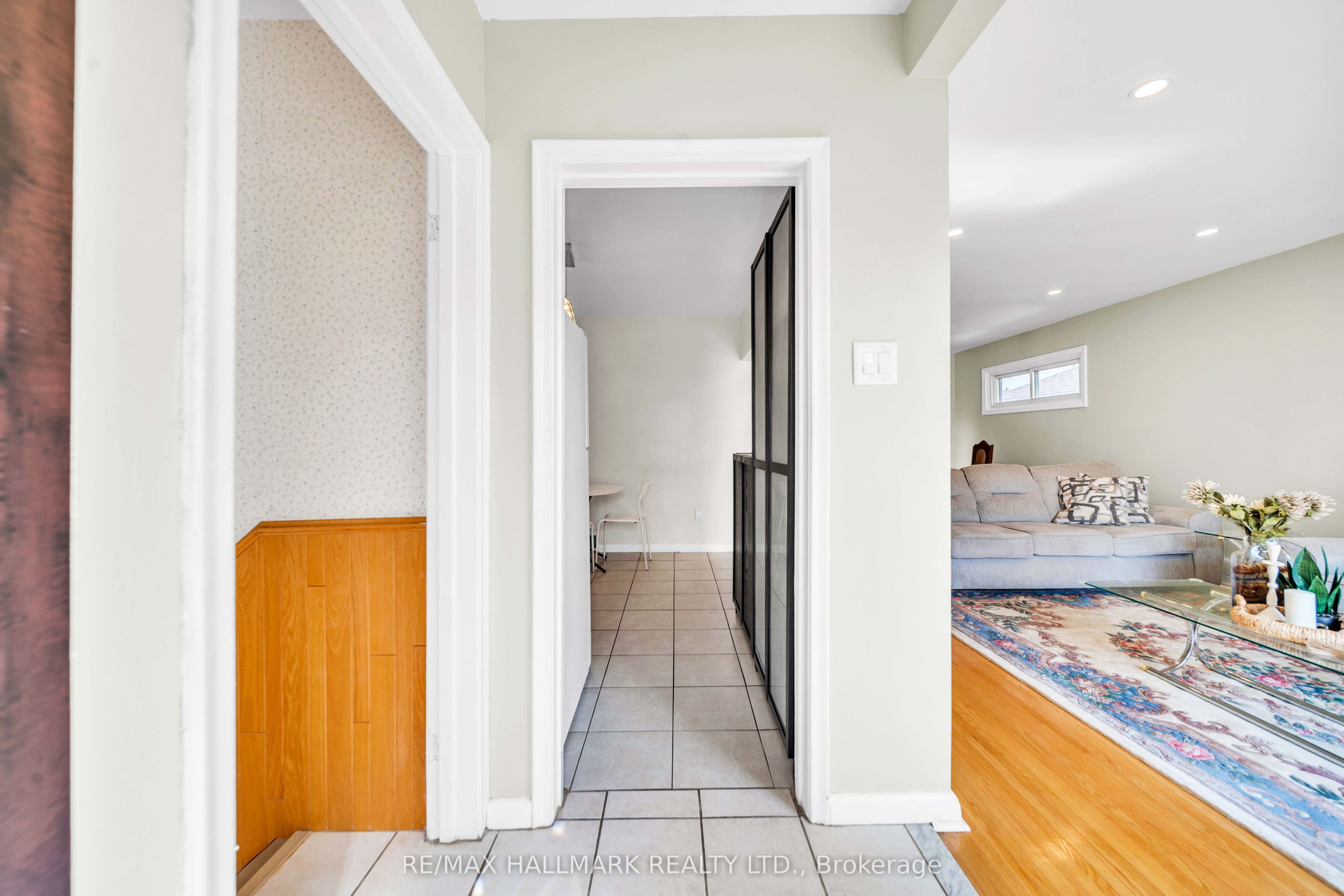 1557 Pharmacy Avenue, Toronto, ON M1R 2K4 photo 5