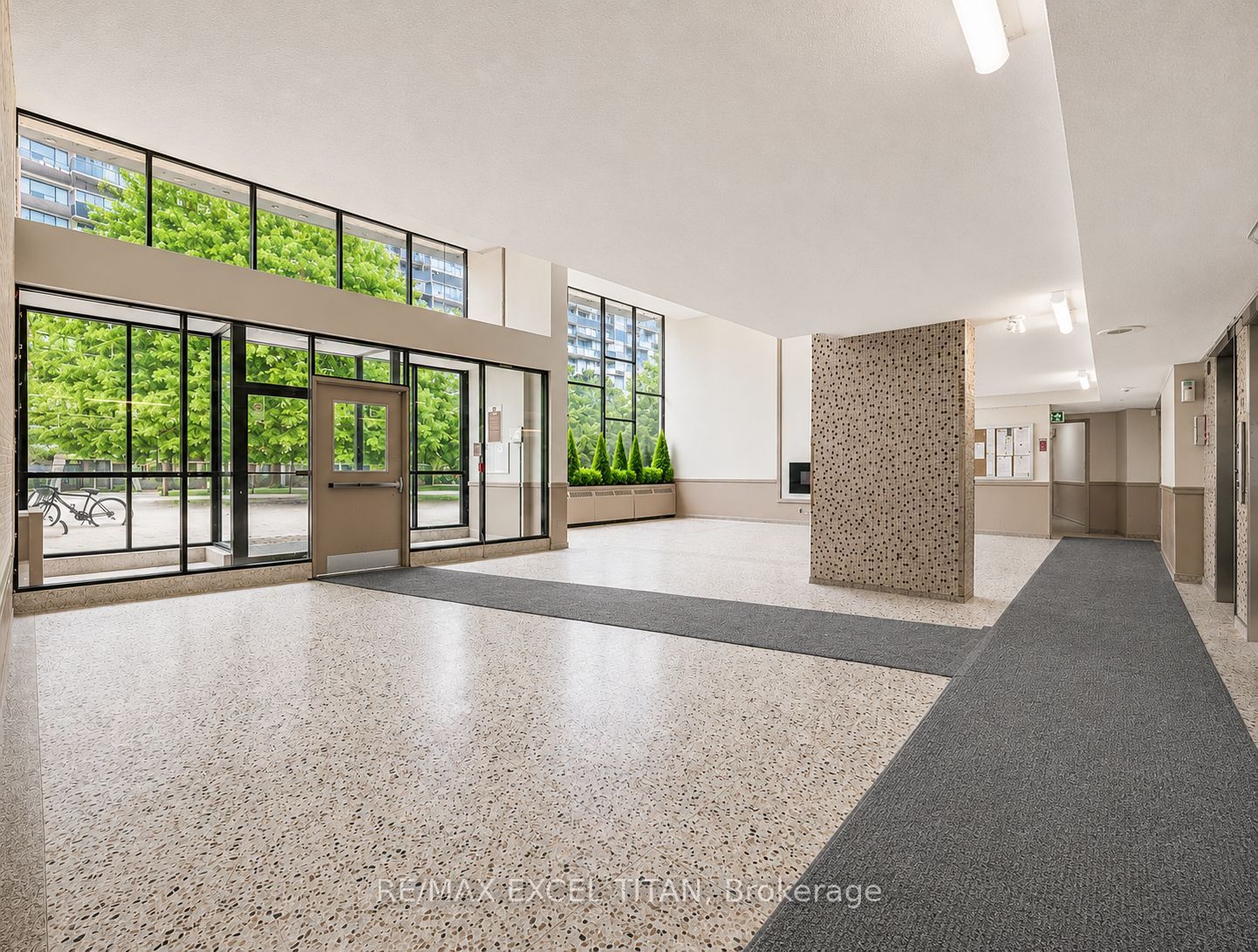 1385 Midland Avenue 1202, Toronto, ON M1P 3B8 photo 3
