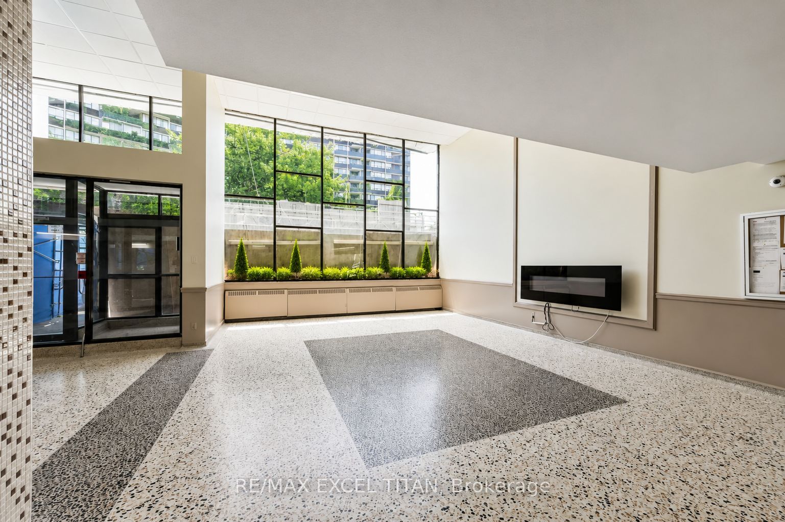 1385 Midland Avenue 1202, Toronto, ON M1P 3B8 photo 4