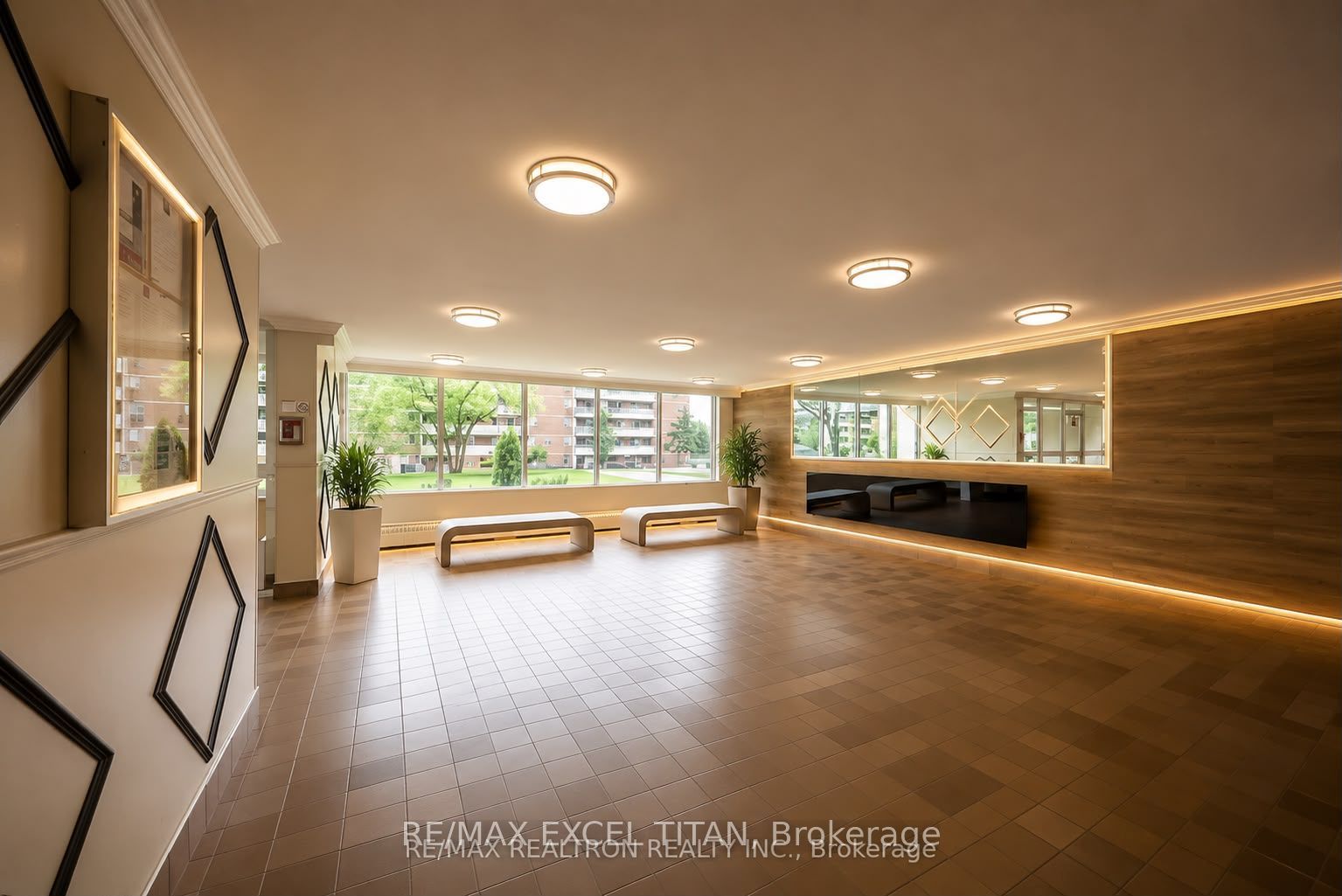 5 Glamorgan Avenue 910, Toronto, ON M1P 4P1 photo 2