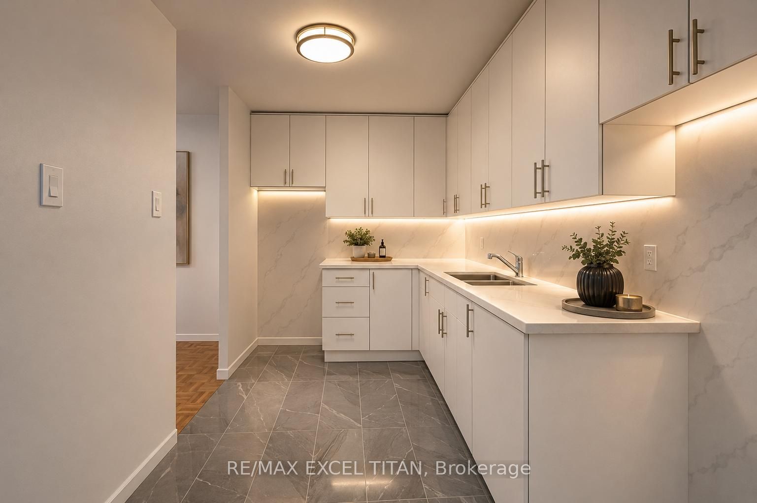 5 Glamorgan Avenue 910, Toronto, ON M1P 4P1 photo 5