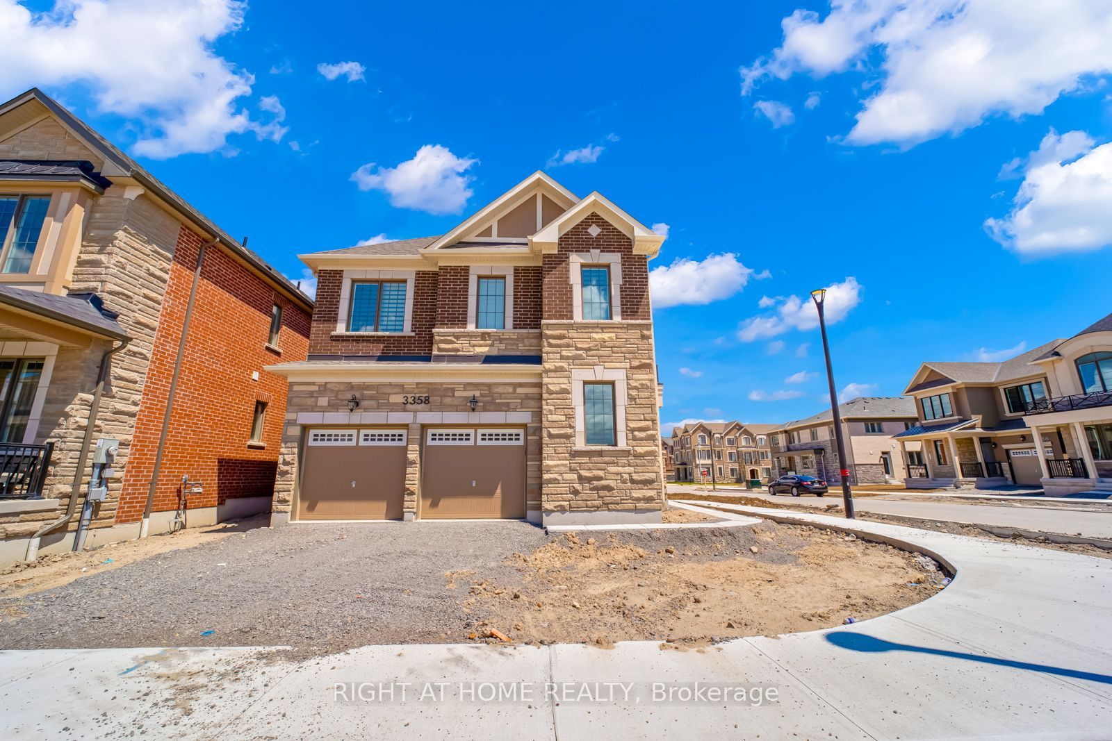 3358 Marchington Square, Pickering, ON L1X 0N1 photo 4