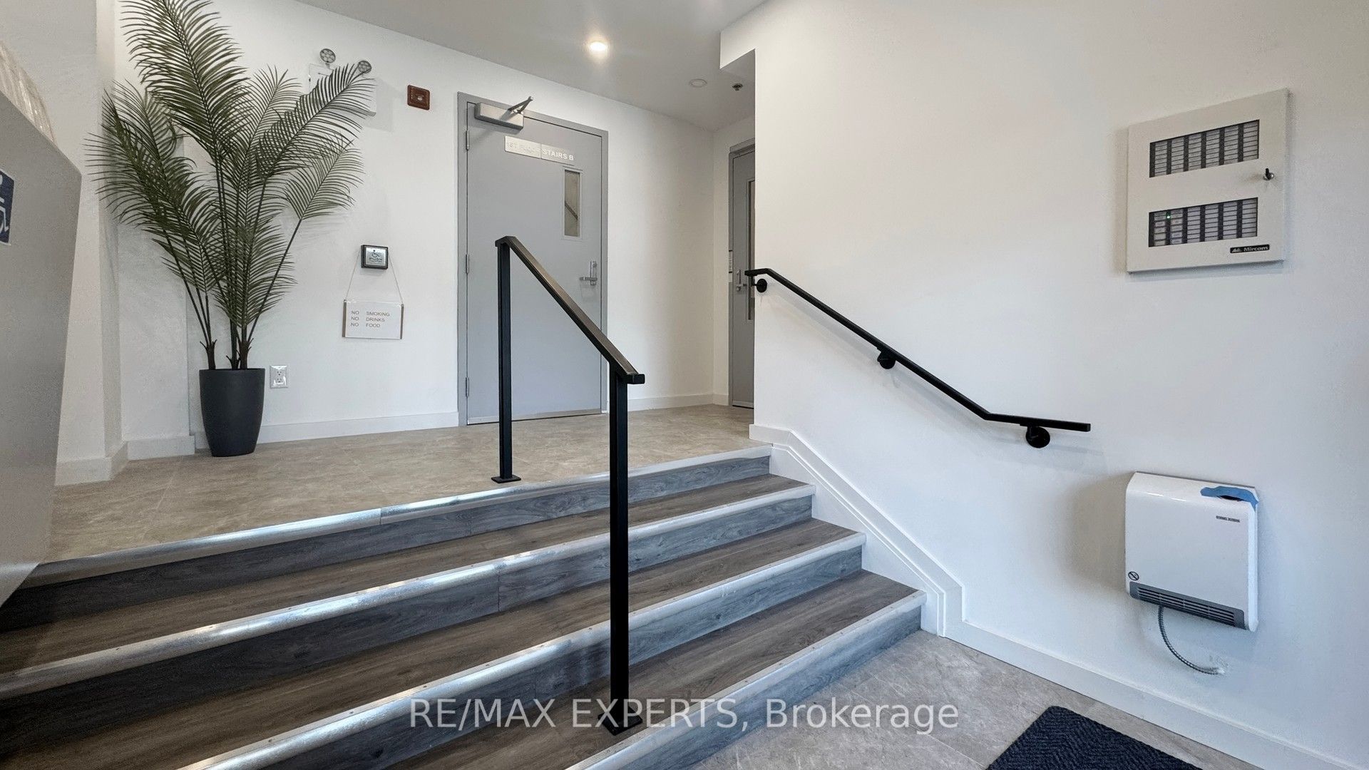45 Connaught Avenue 103, Toronto, ON M4L 2V8 photo 5
