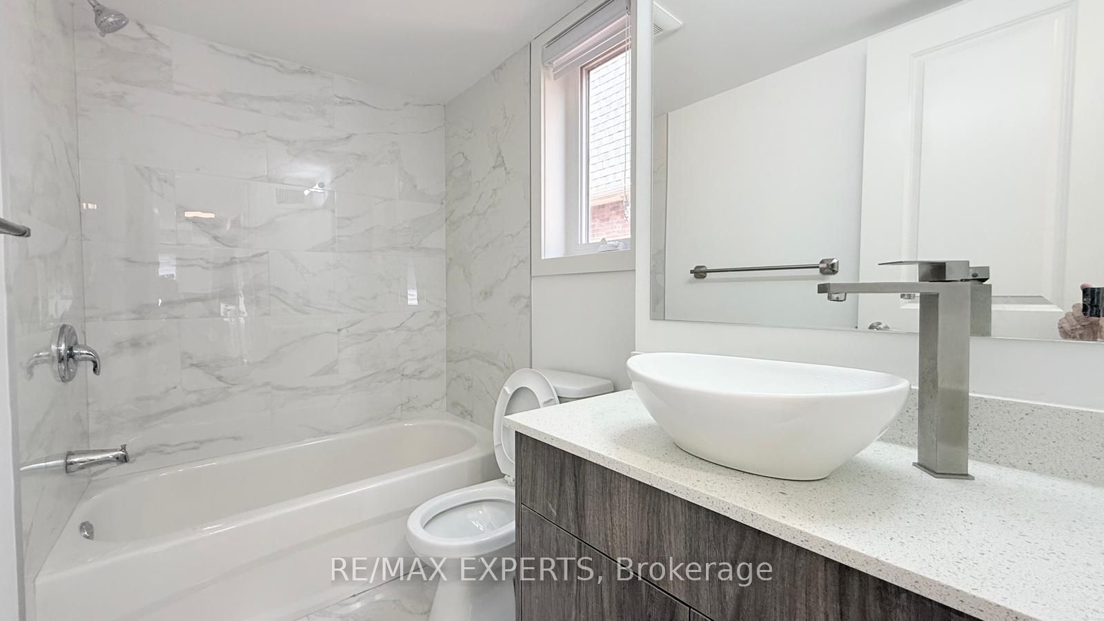 45 Connaught Avenue 404, Toronto, ON M4L 2V8 photo 4