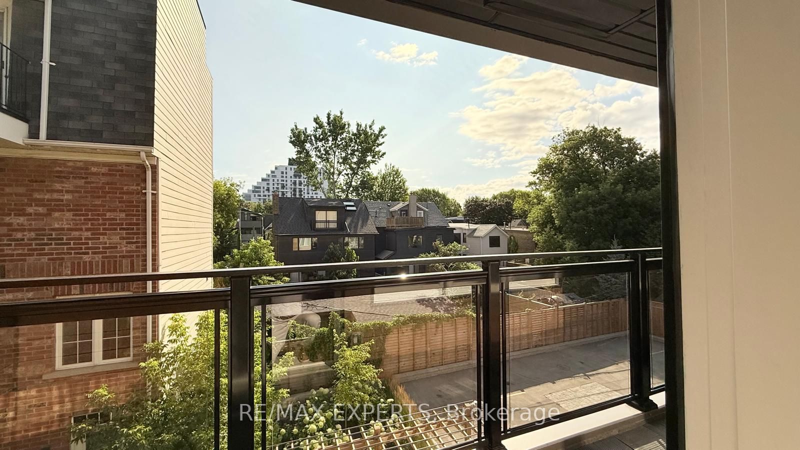 45 Connaught Avenue 404, Toronto, ON M4L 2V8 photo 5