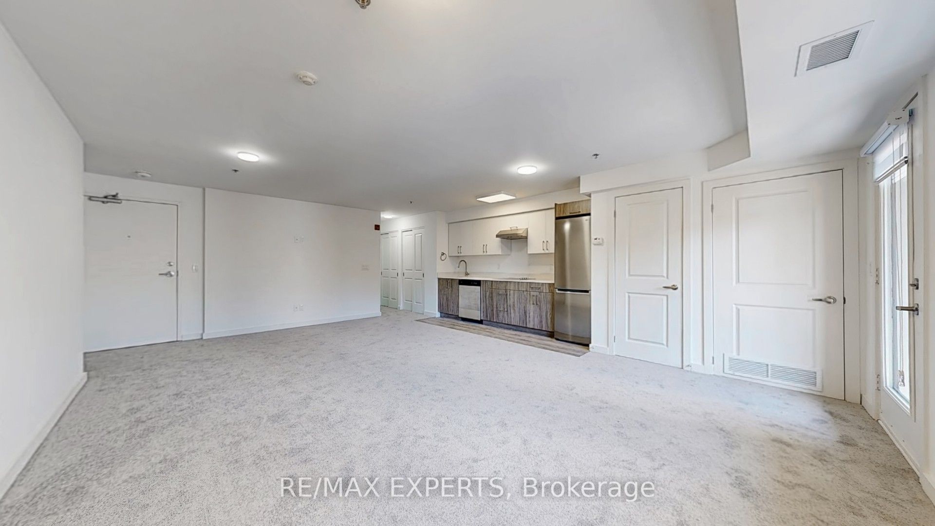 45 Connaught Avenue 203, Toronto, ON M4L 2V8 photo 5