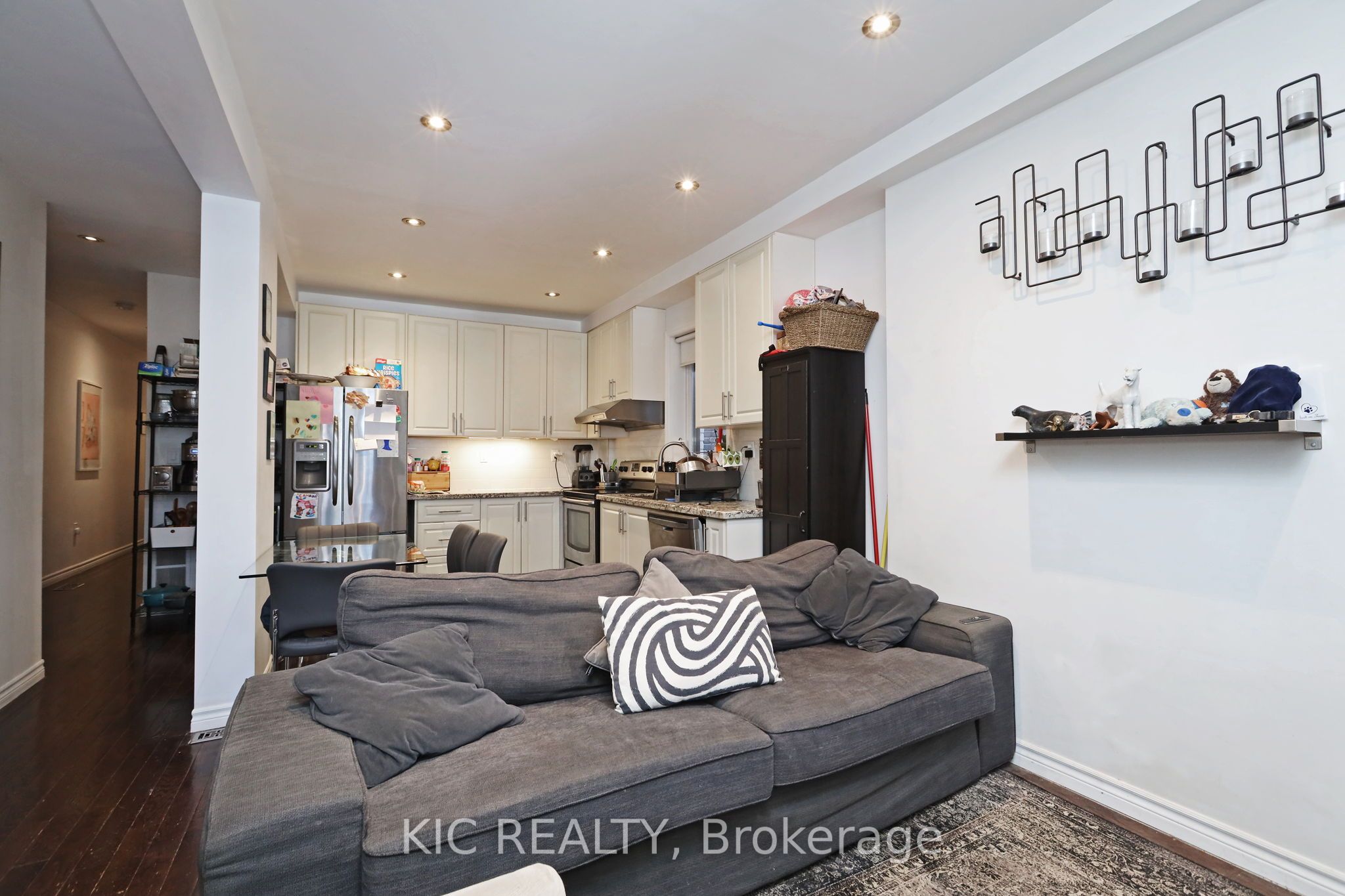 20 Ashdale Avenue, Toronto, ON M4L 2Y7 photo 4
