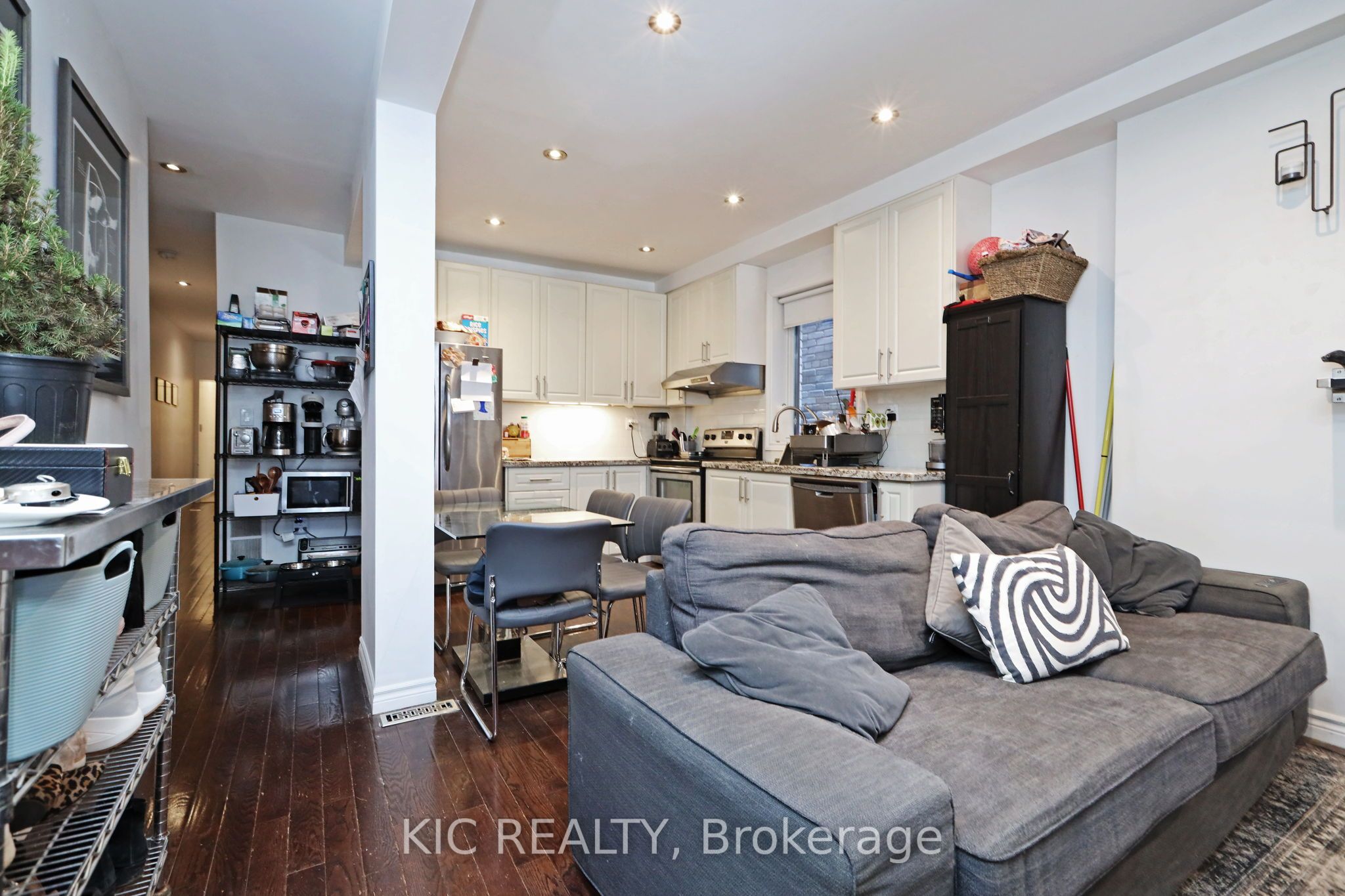 20 Ashdale Avenue, Toronto, ON M4L 2Y7 photo 5