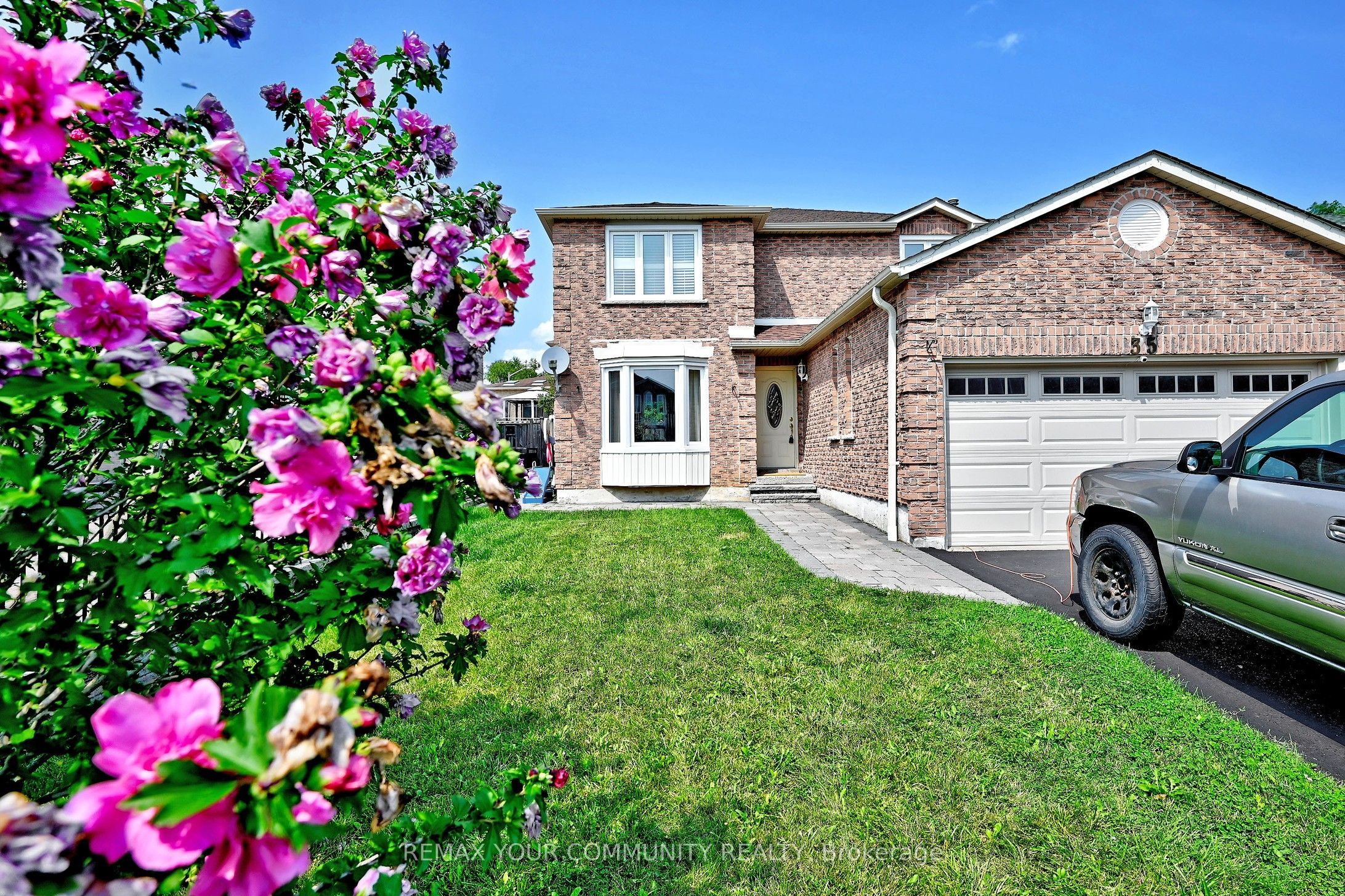 35 Dakin Drive, Ajax, ON L1T 2R8 photo 2