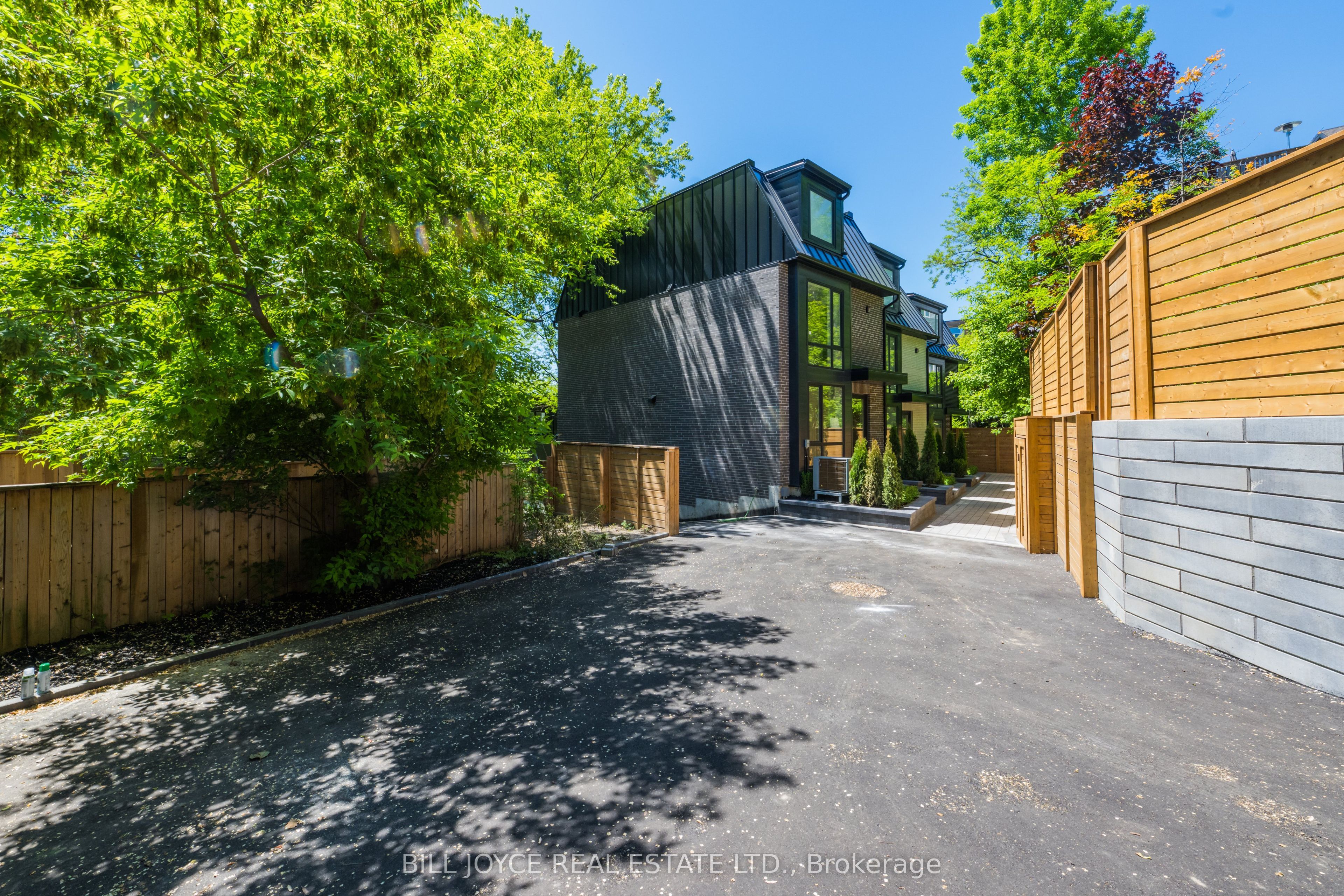 350 Lee Avenue, Toronto, ON M4E 2P8 photo 3
