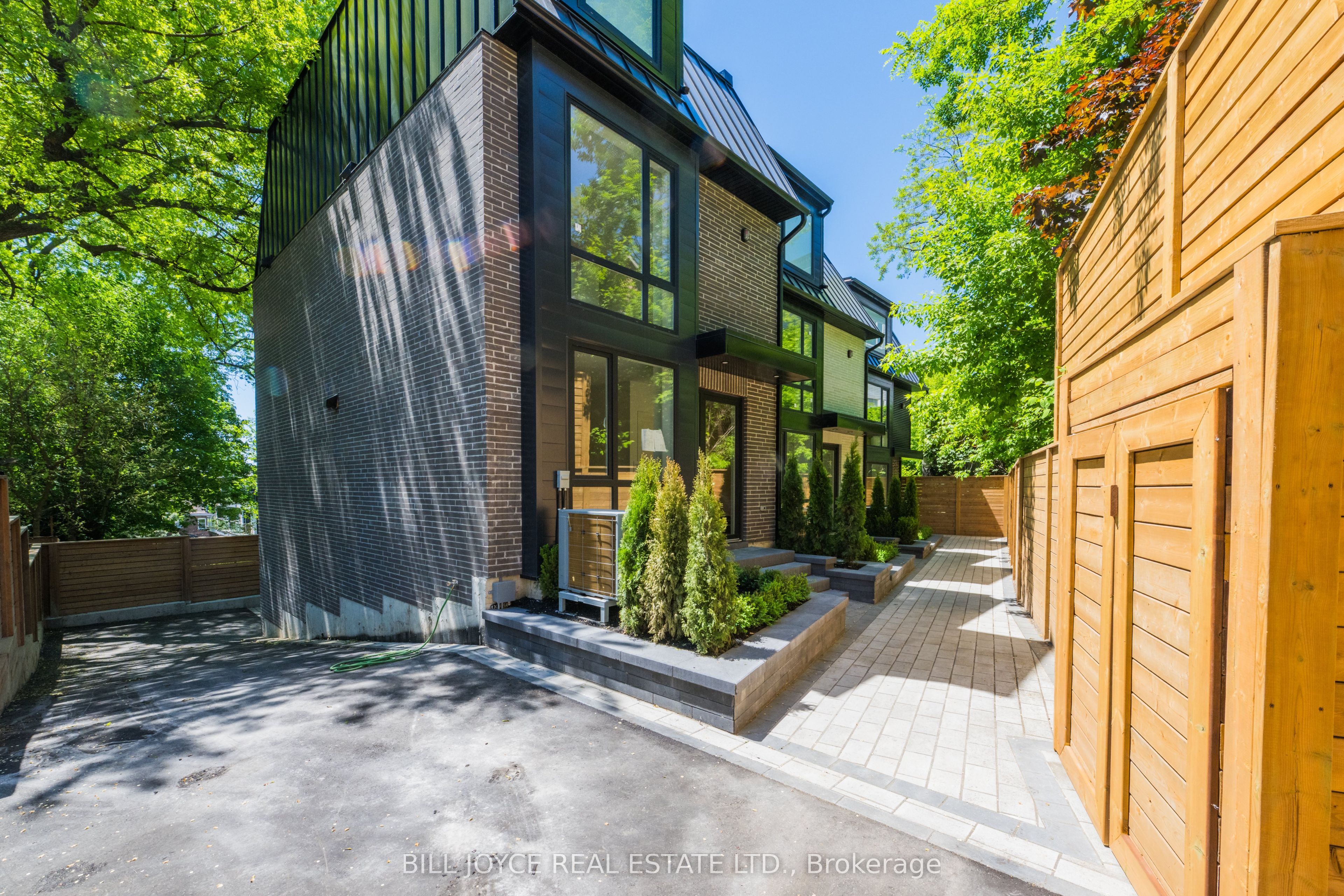 350 Lee Avenue, Toronto, ON M4E 2P8 photo 4