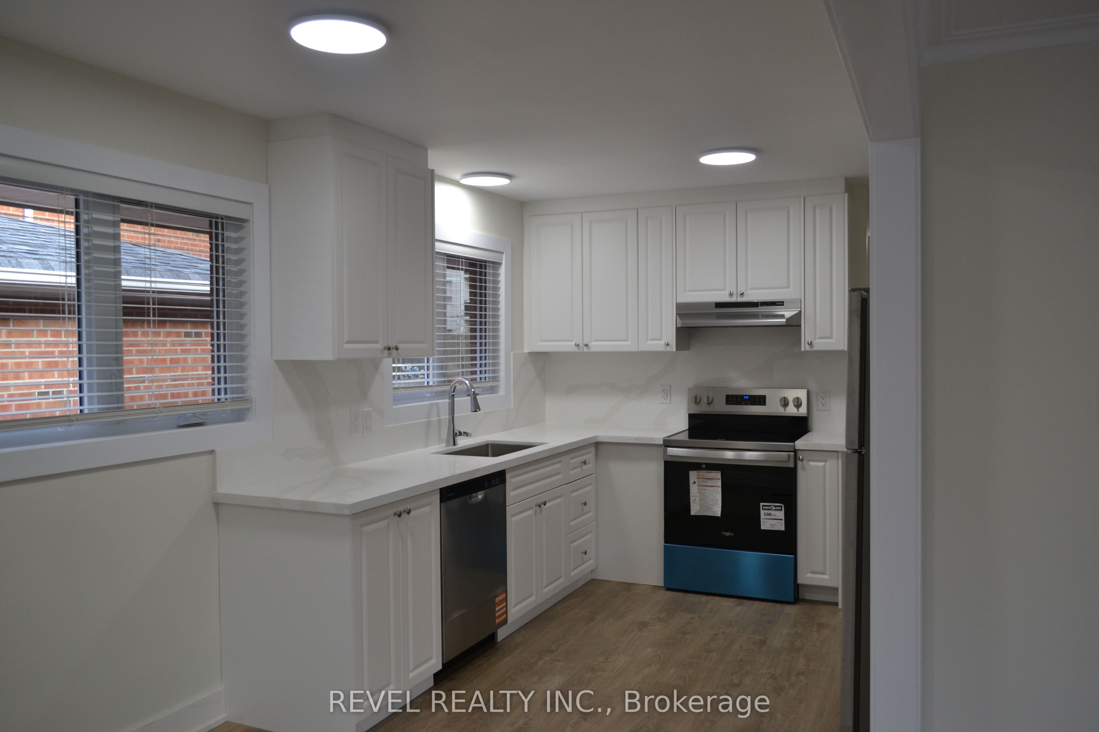 15 Cedar Brae Boulevard, Toronto, ON M1J 2K1 photo 2