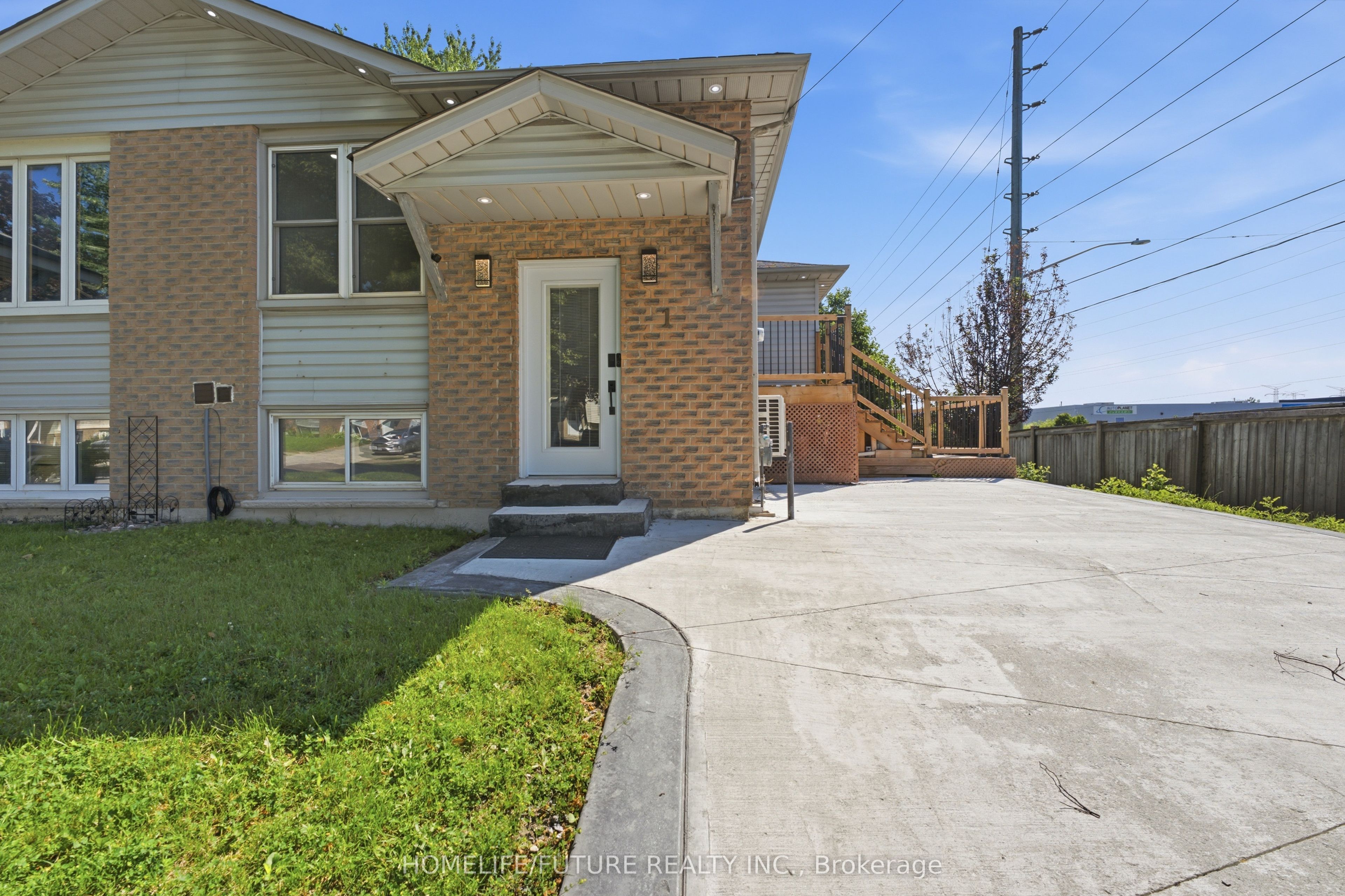 1 Lockhart Gate, Clarington, ON L1C 4K9 photo 2